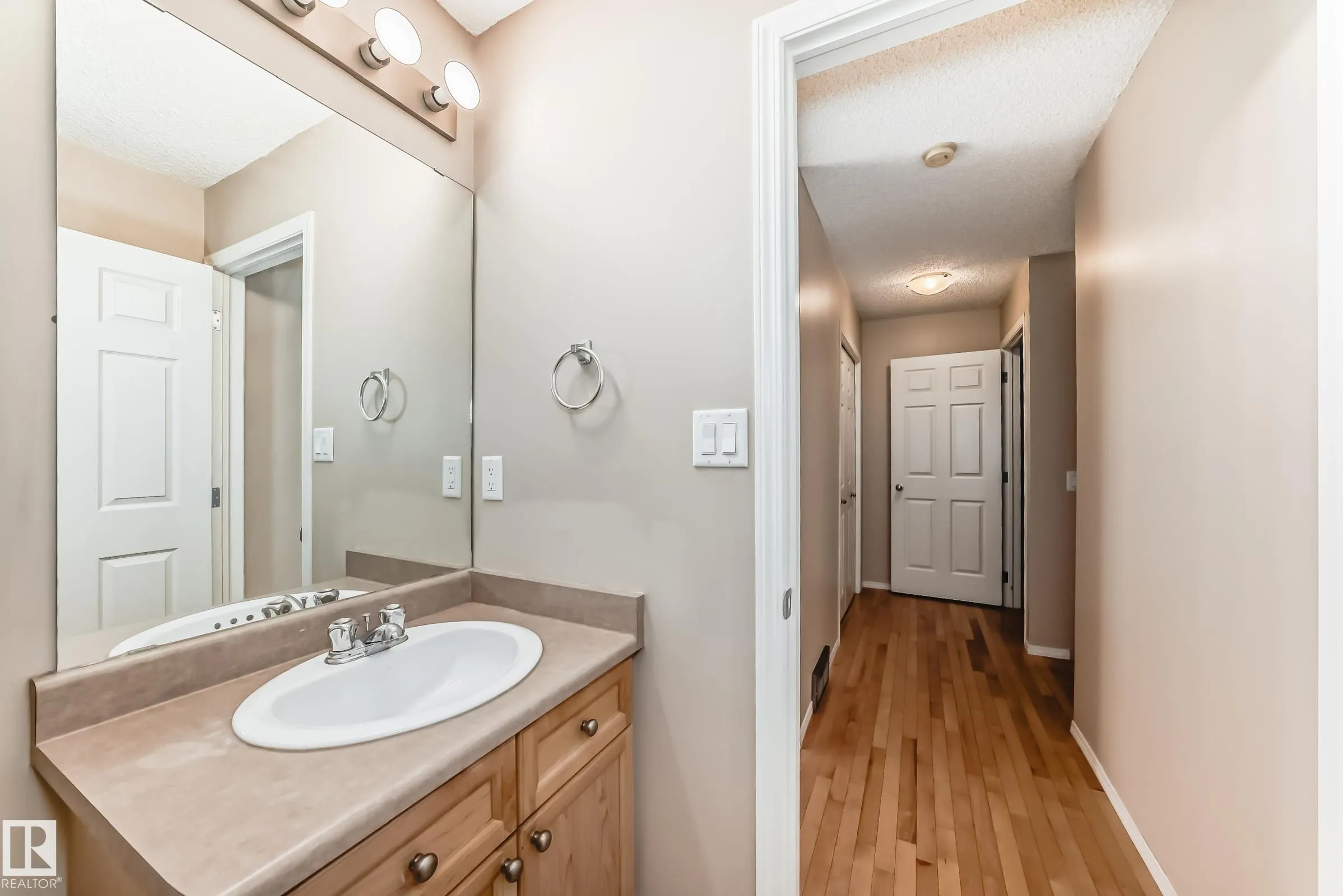 451 HYNDMAN Crescent