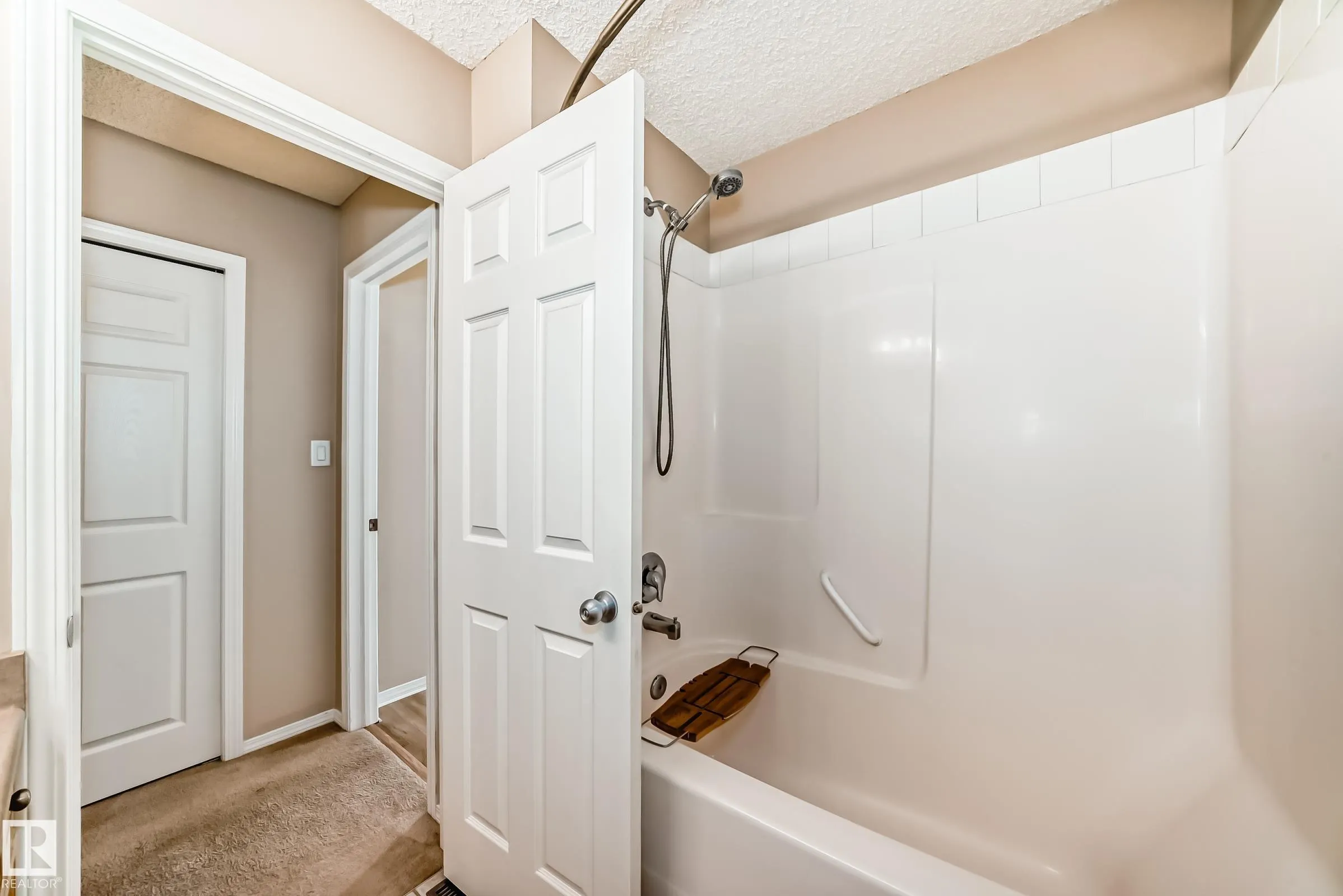 451 HYNDMAN Crescent
