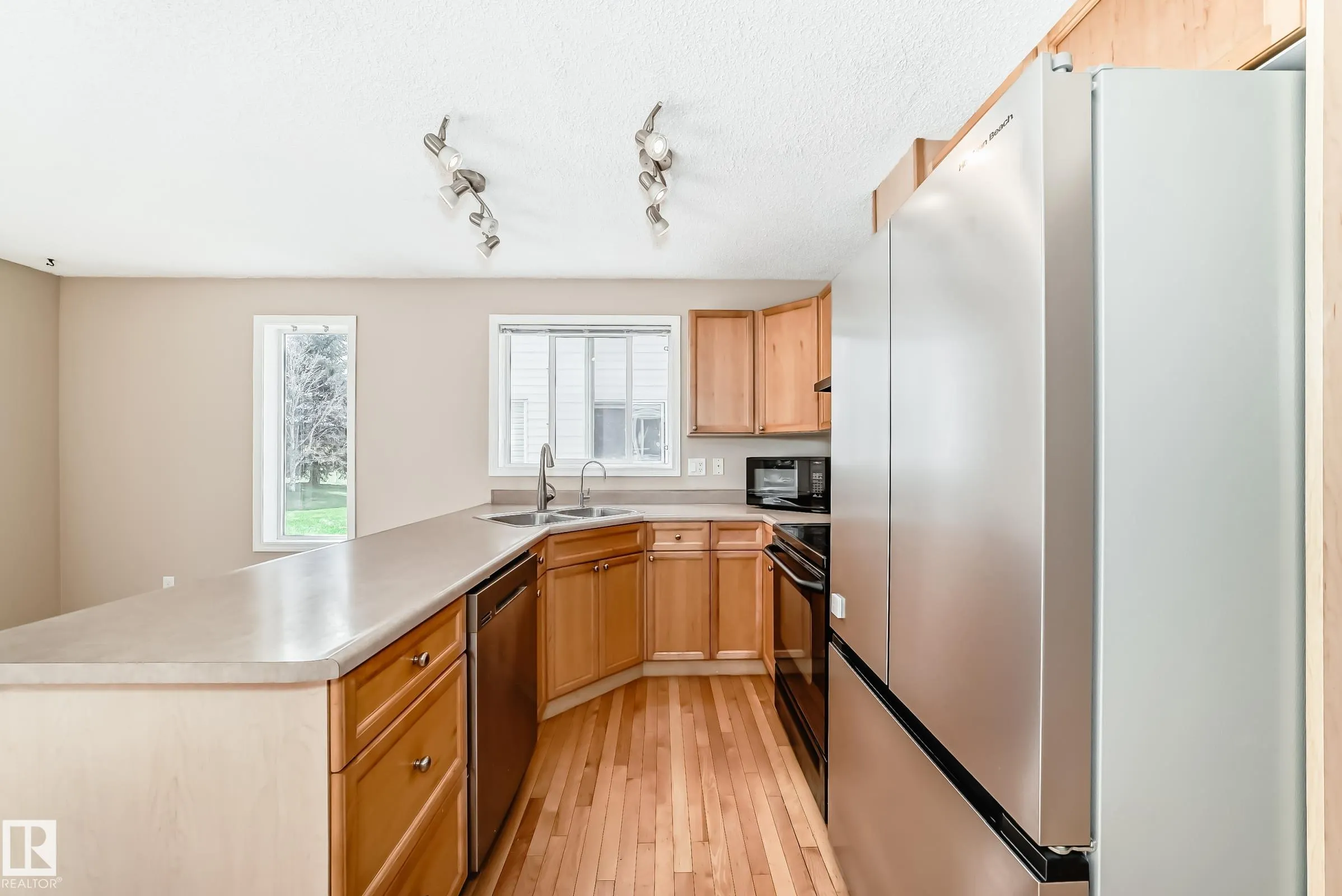 451 HYNDMAN Crescent