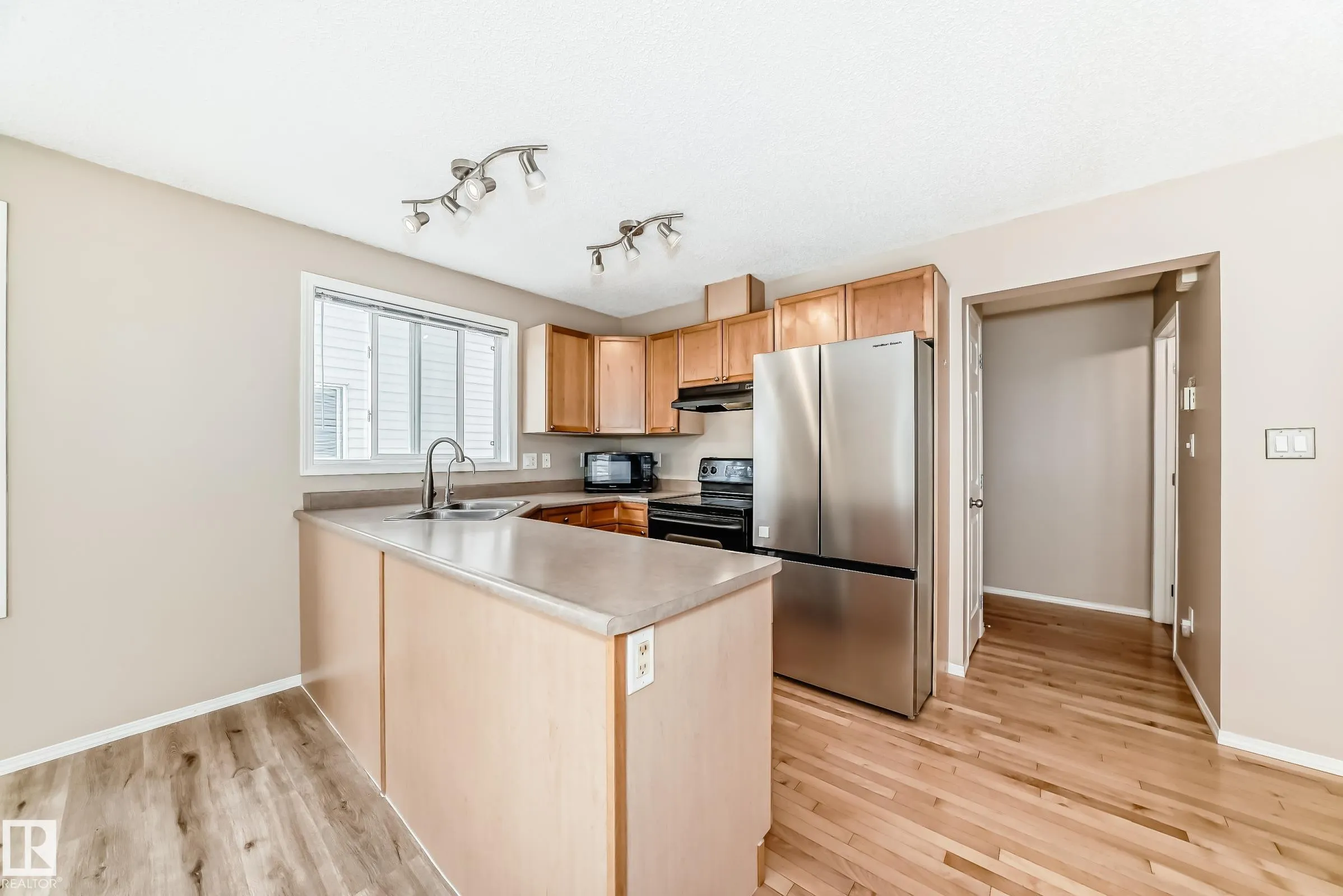 451 HYNDMAN Crescent