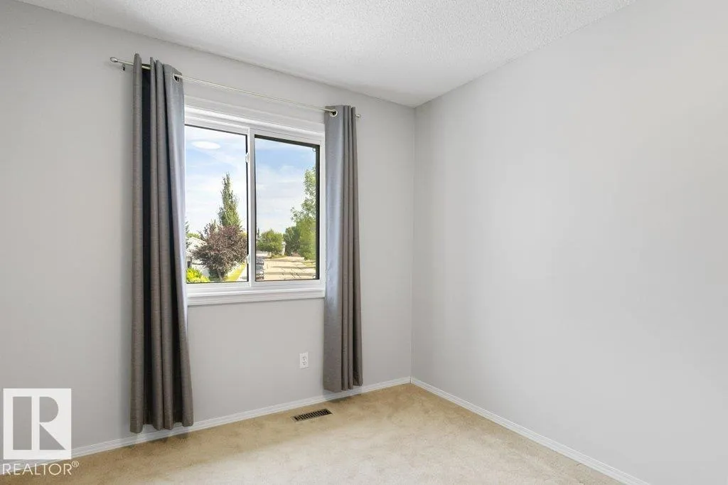 47 LILAC Crescent