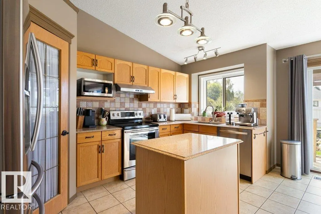 47 LILAC Crescent