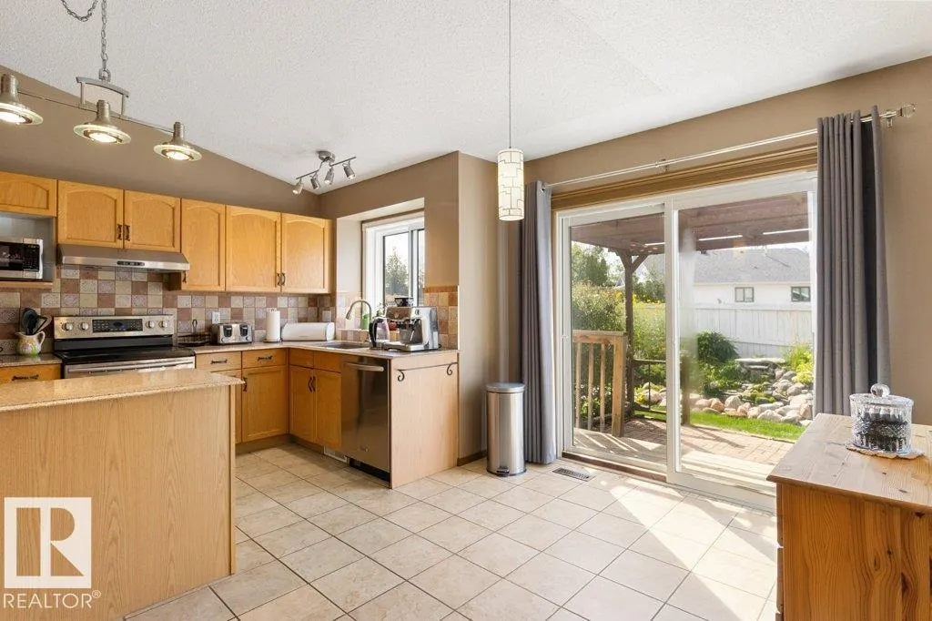 47 LILAC Crescent