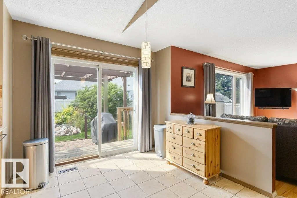 47 LILAC Crescent