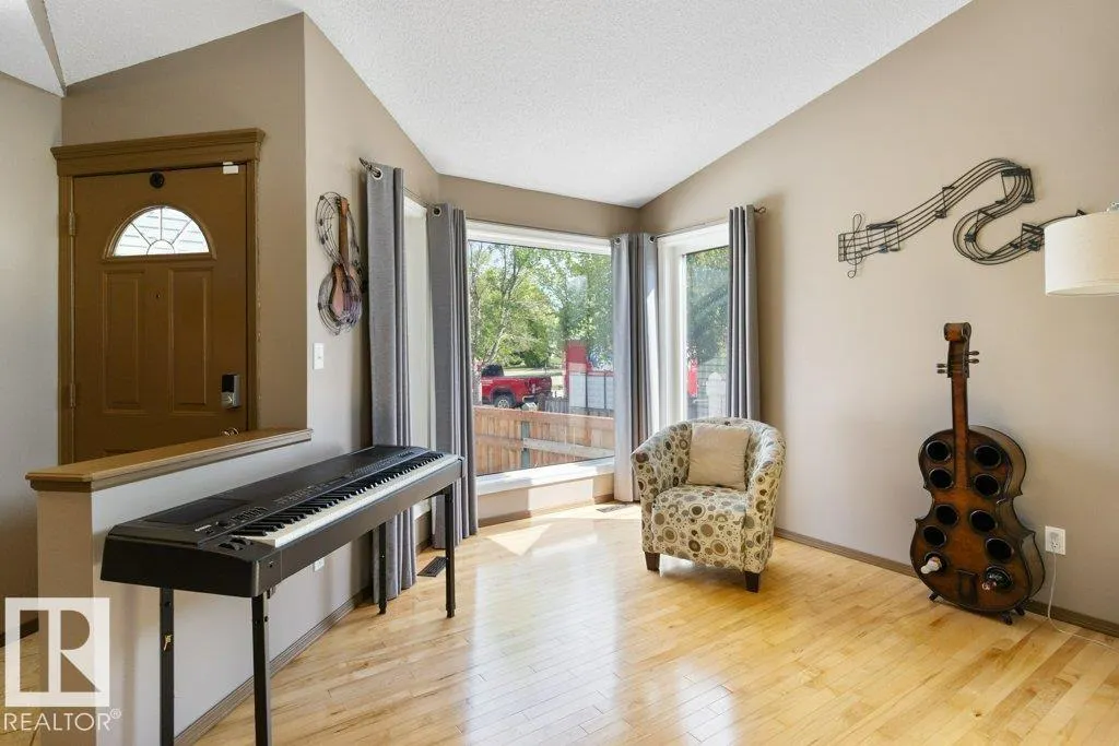 47 LILAC Crescent