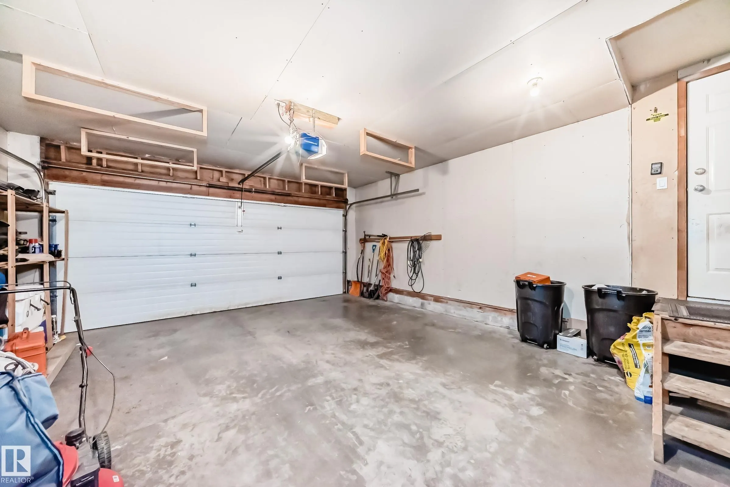 16 DESMARAIS Crescent