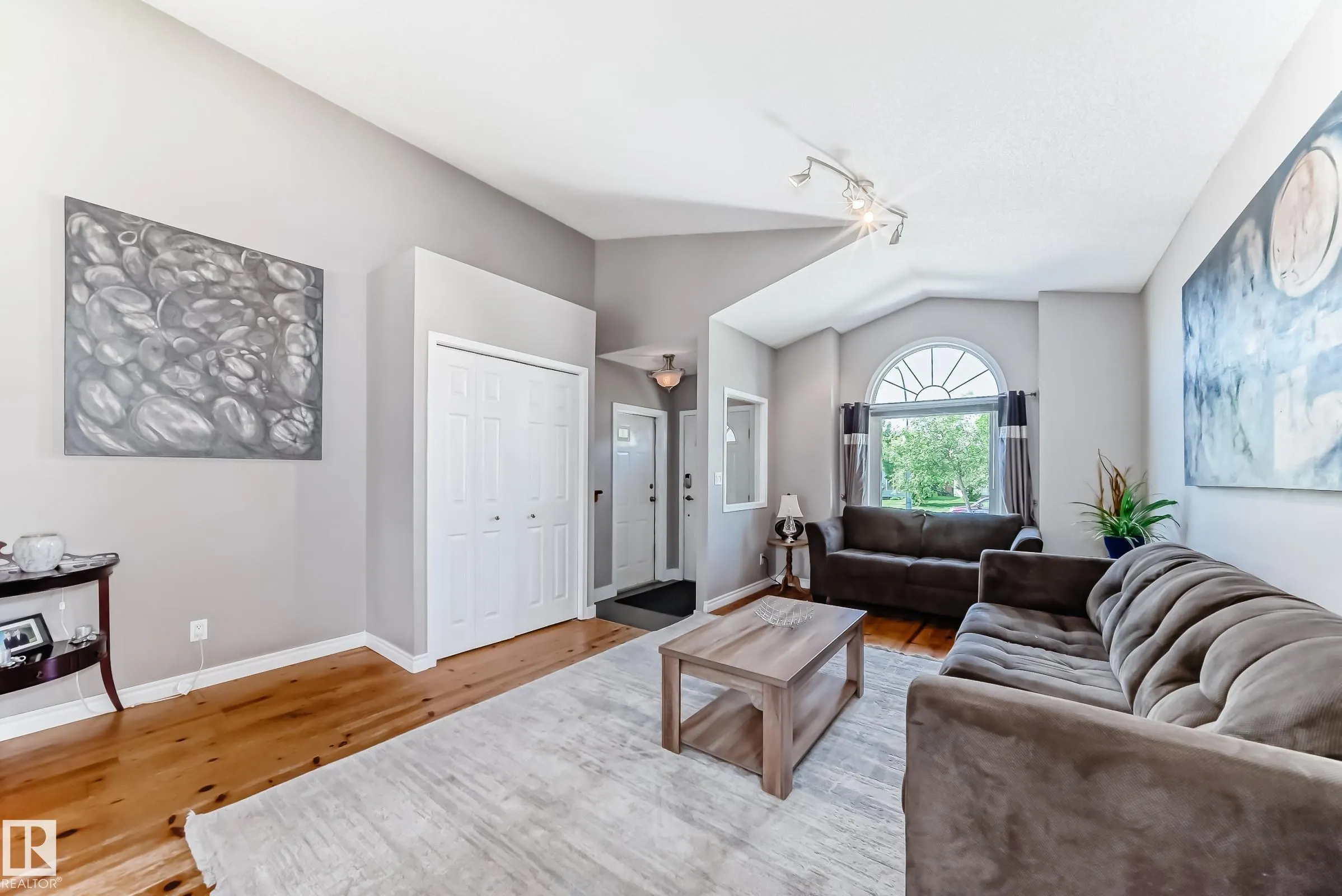 16 DESMARAIS Crescent