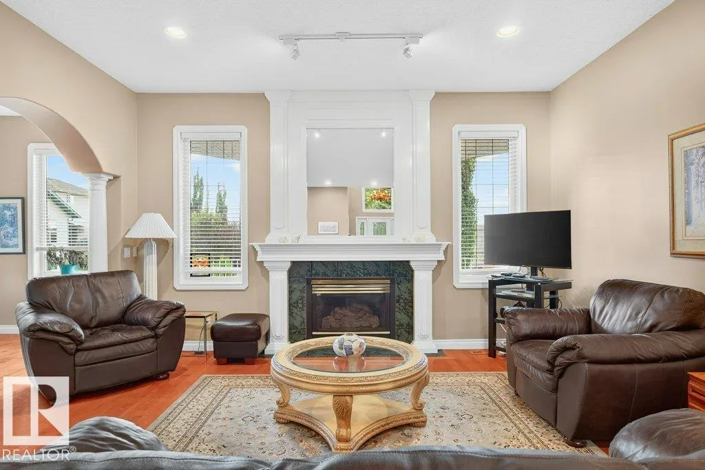 4 OTTER Crescent
