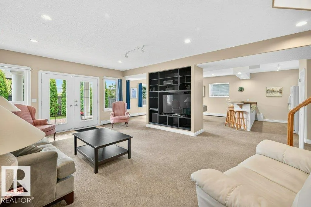 4 OTTER Crescent