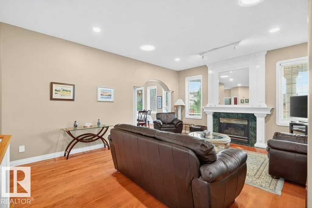 4 OTTER Crescent