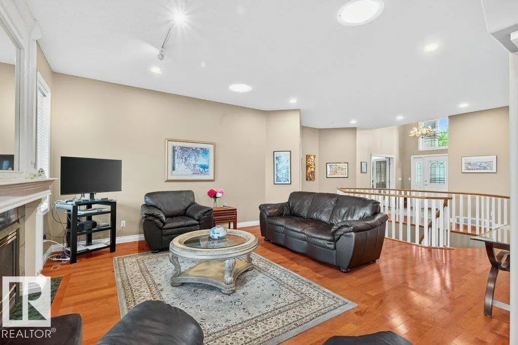 4 OTTER Crescent