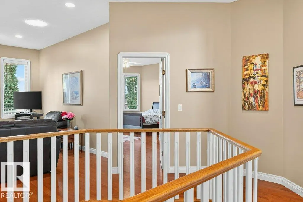 4 OTTER Crescent