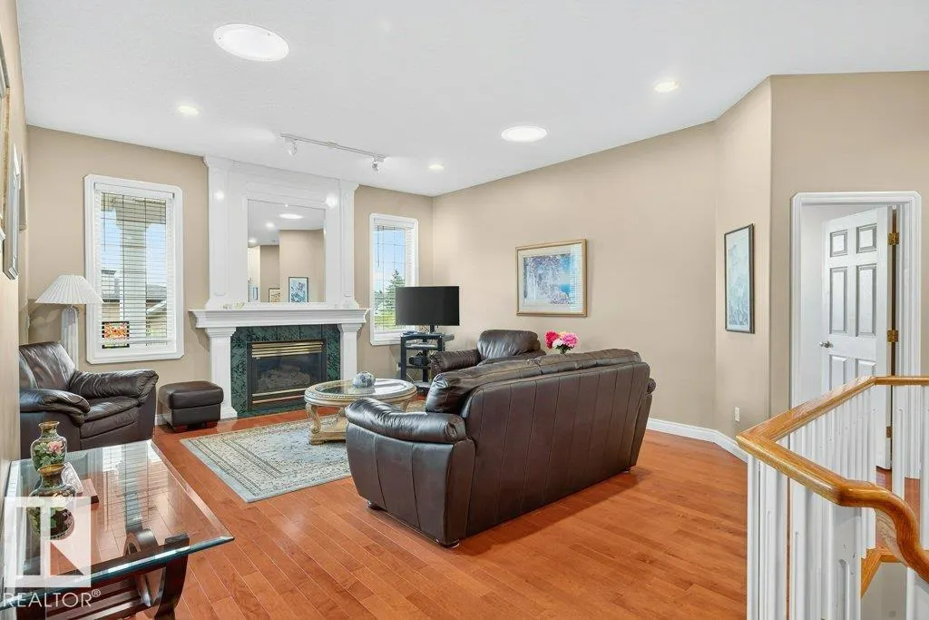 4 OTTER Crescent