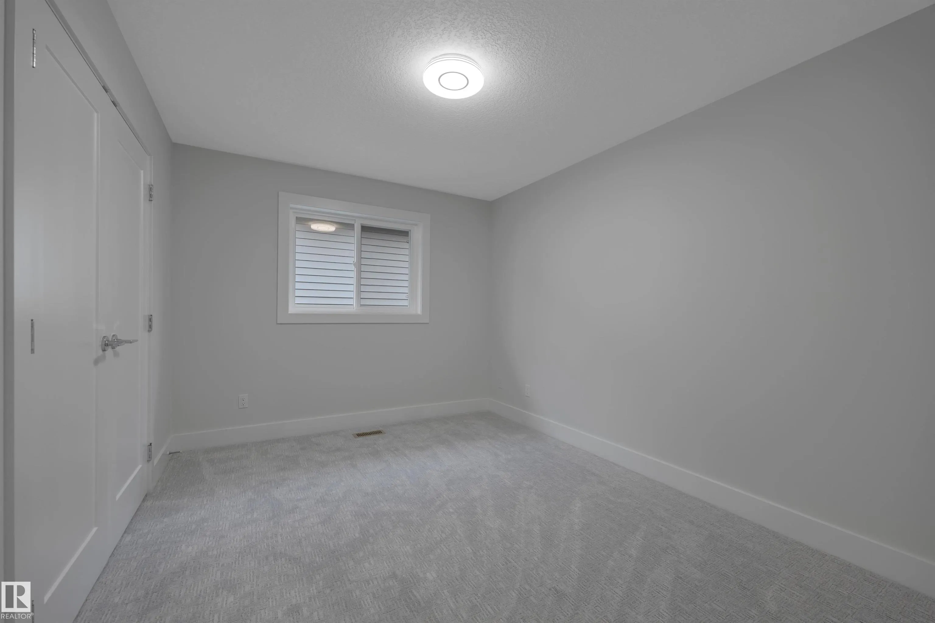 1024 ARMITAGE Crescent