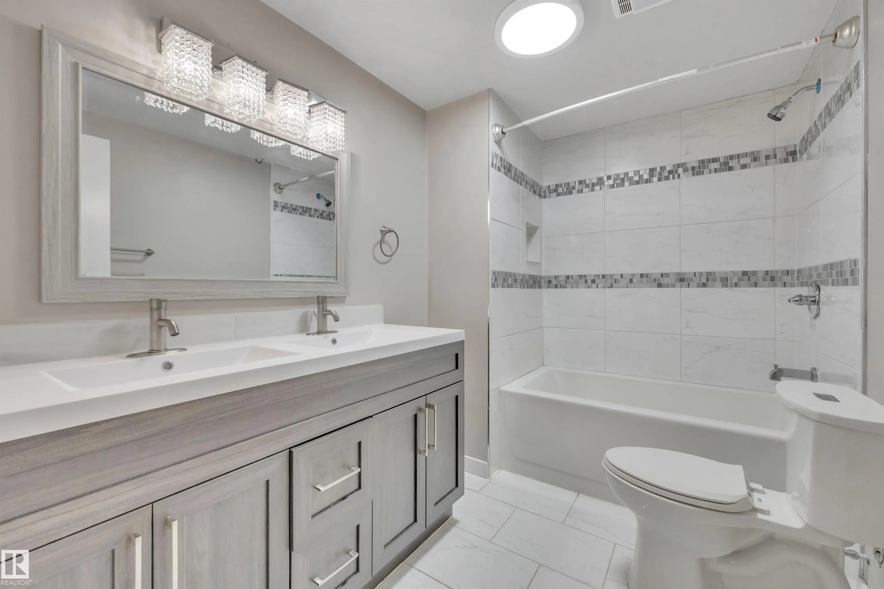 1024 ARMITAGE Crescent
