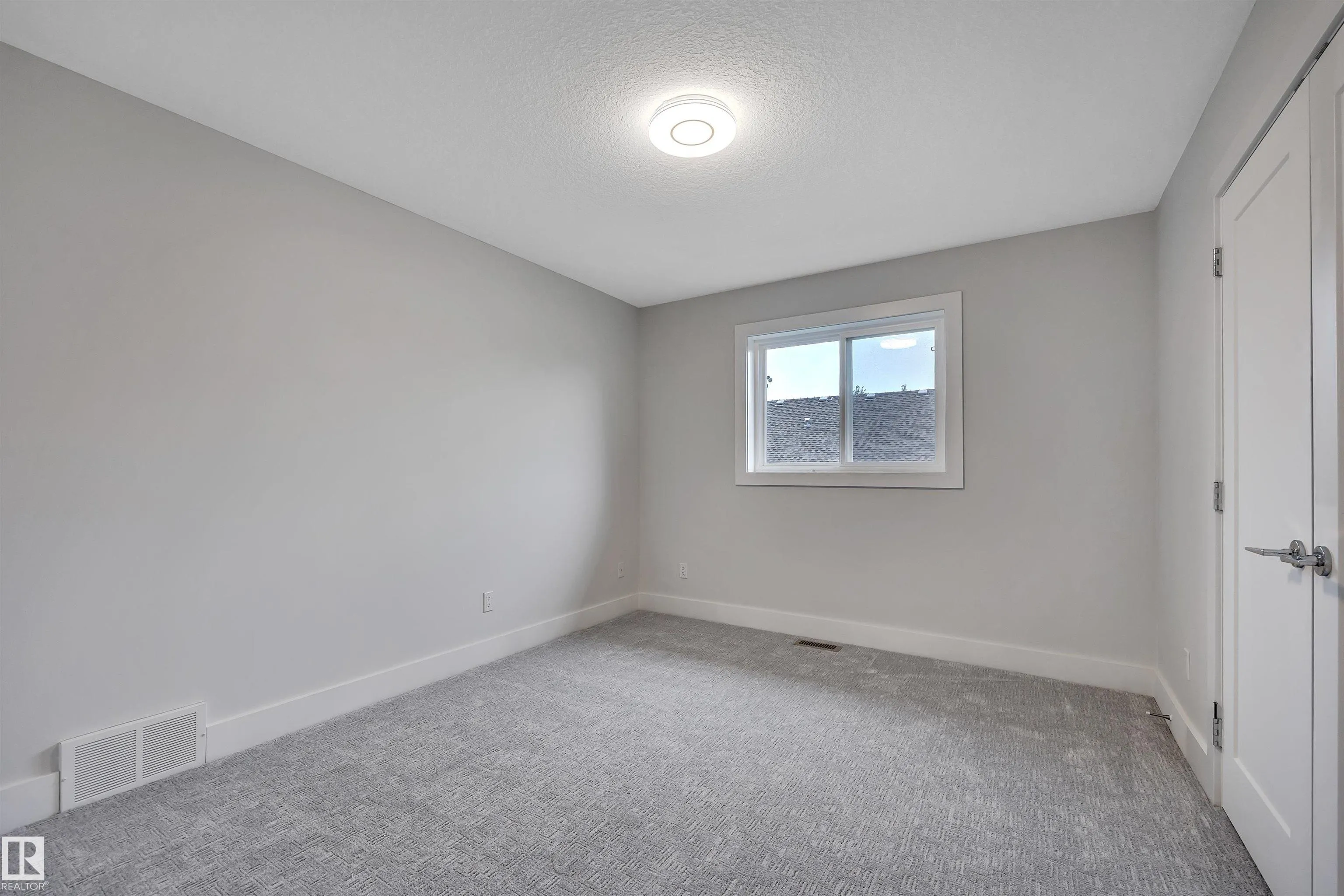 1024 ARMITAGE Crescent