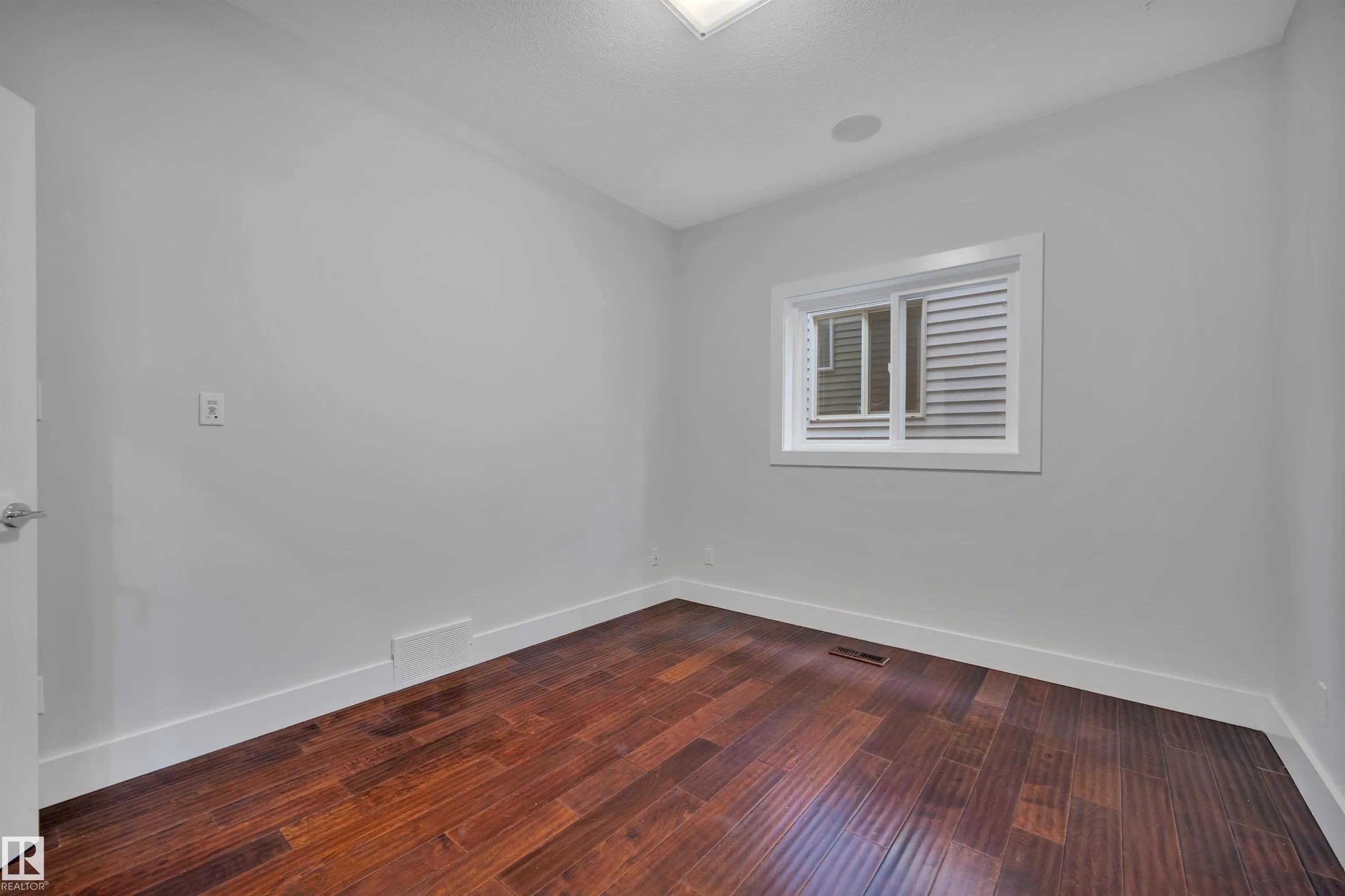 1024 ARMITAGE Crescent
