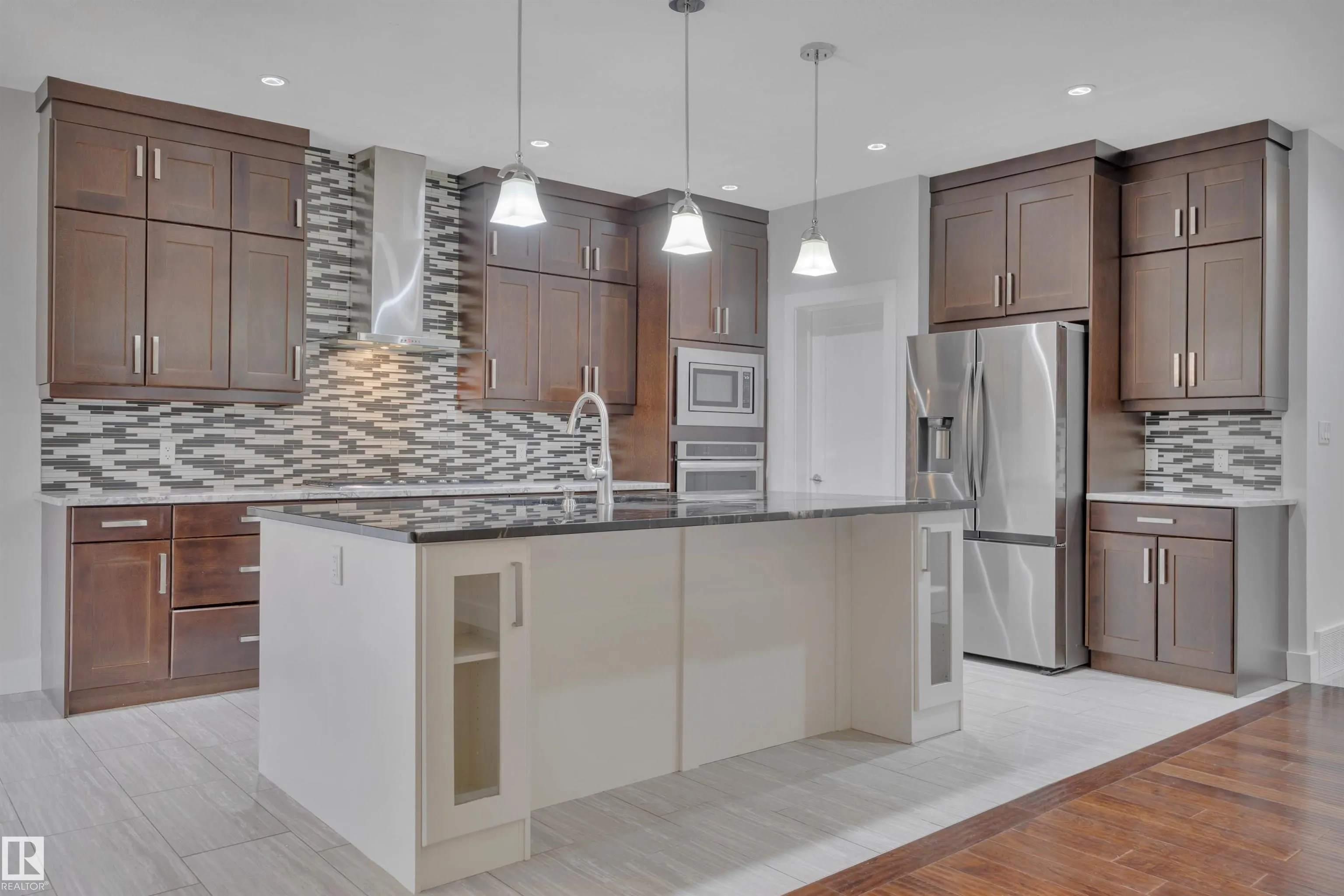 1024 ARMITAGE Crescent