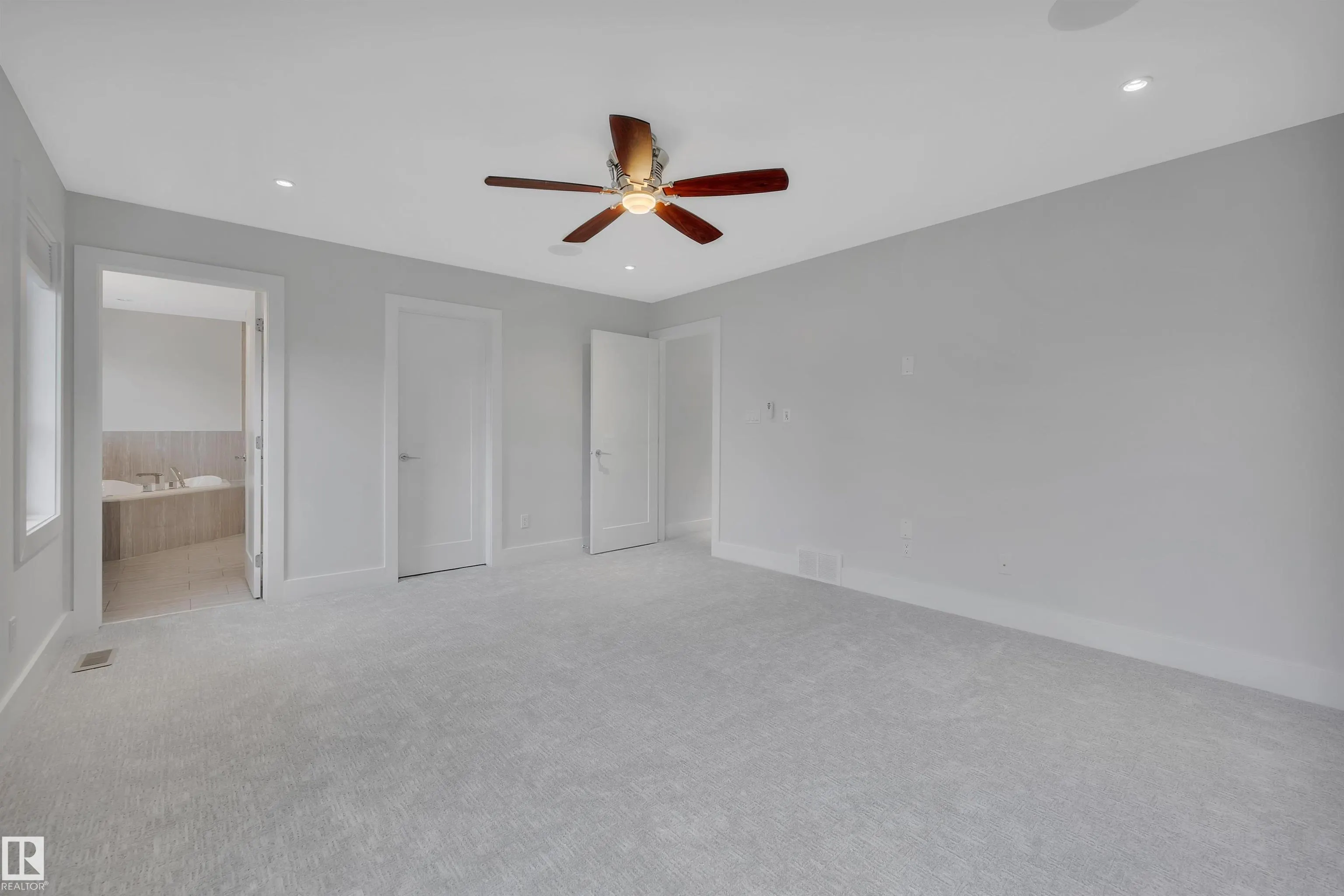 1024 ARMITAGE Crescent