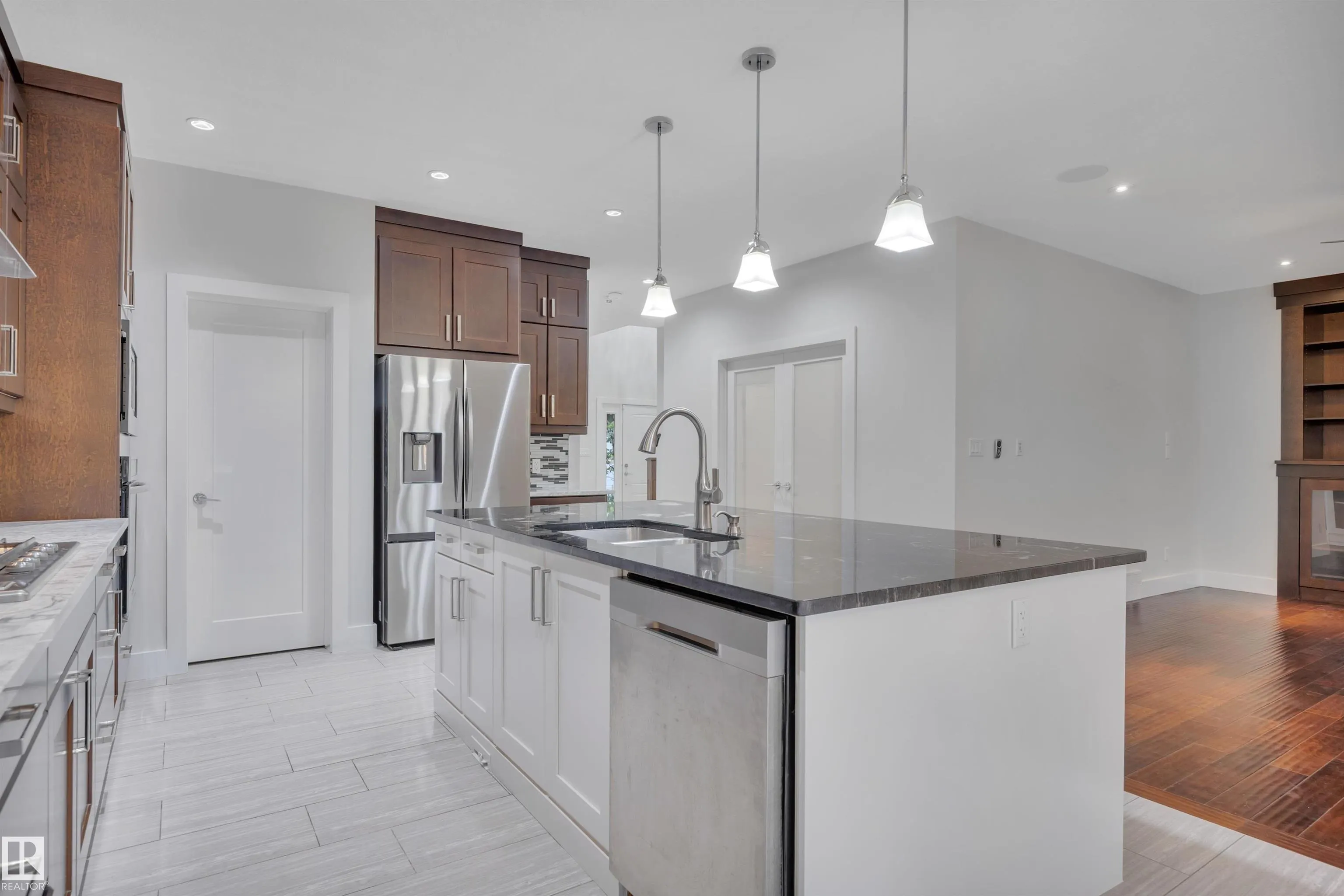 1024 ARMITAGE Crescent