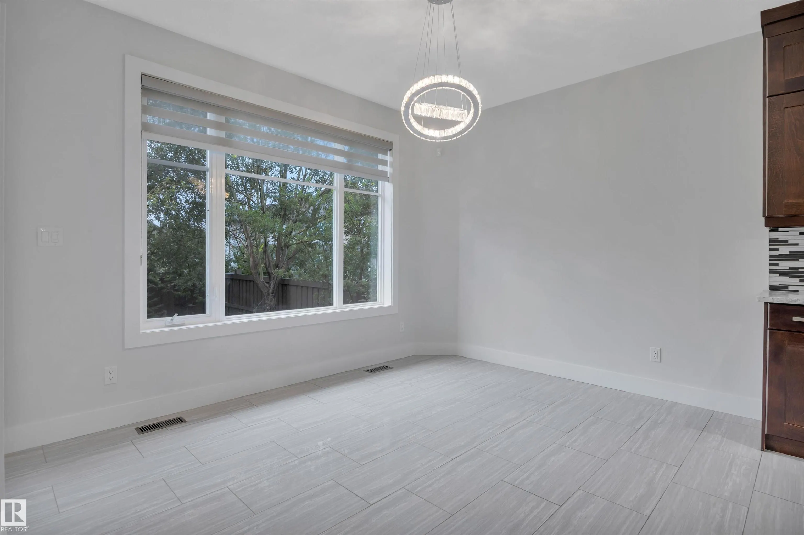 1024 ARMITAGE Crescent