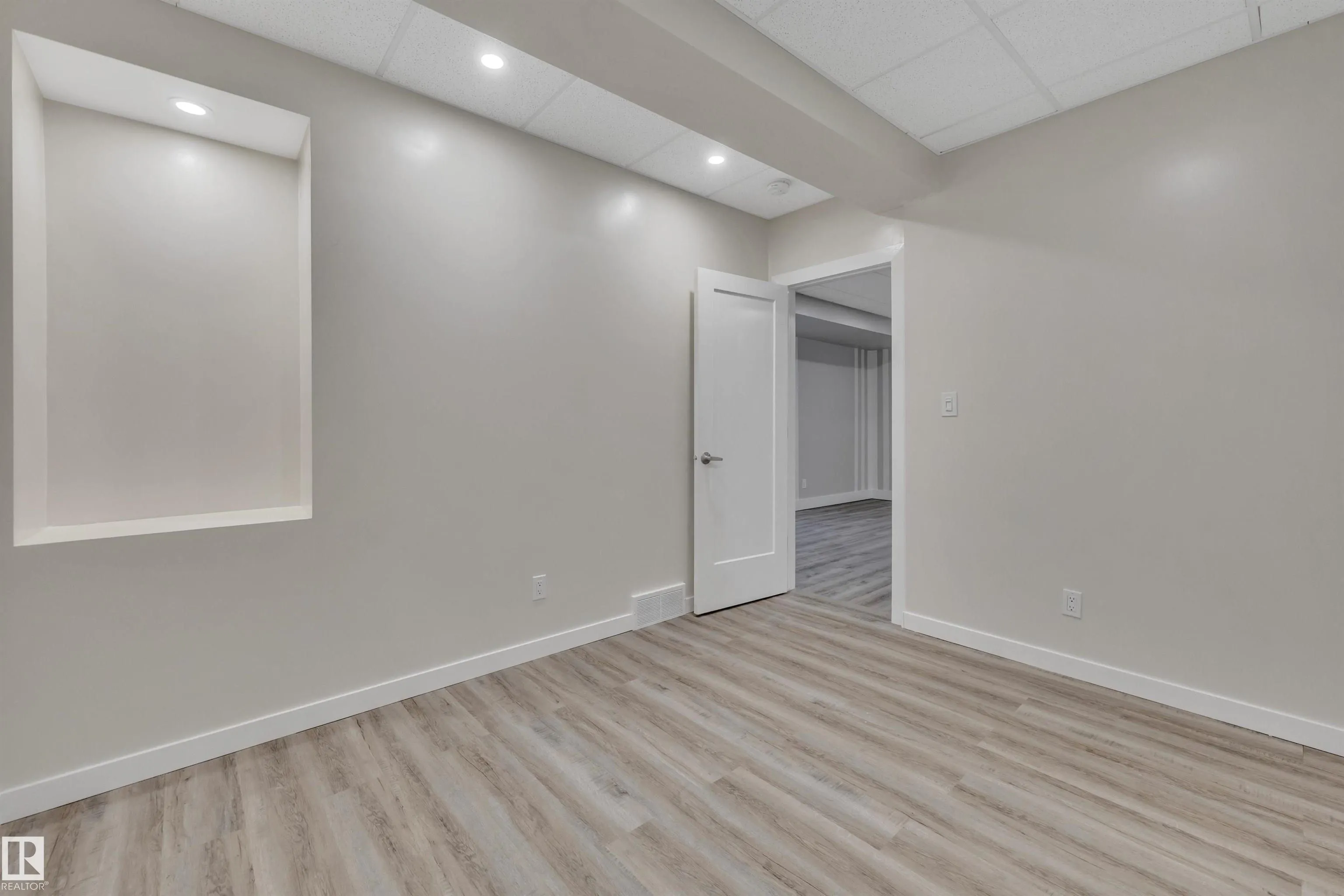 1024 ARMITAGE Crescent