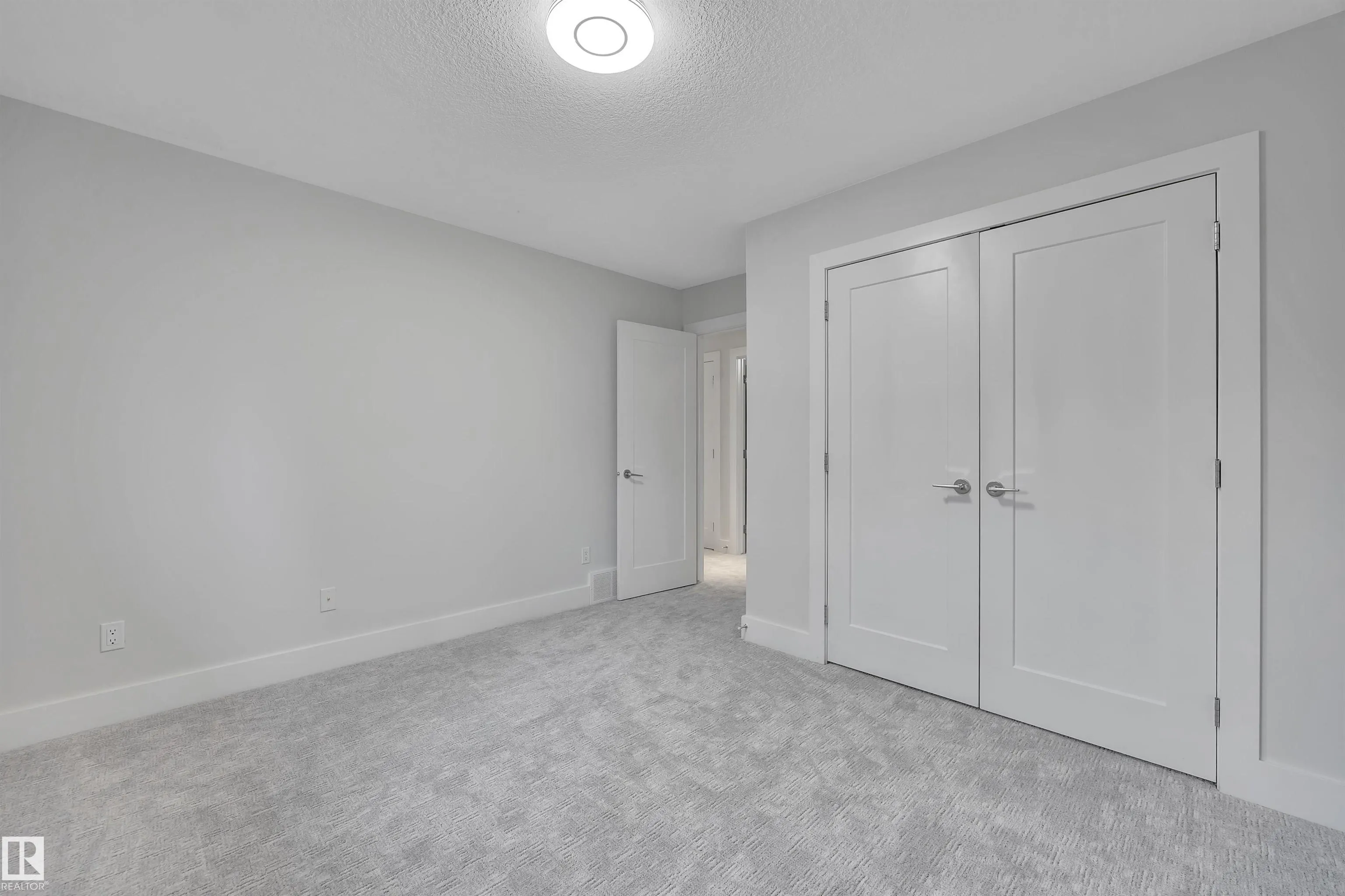 1024 ARMITAGE Crescent
