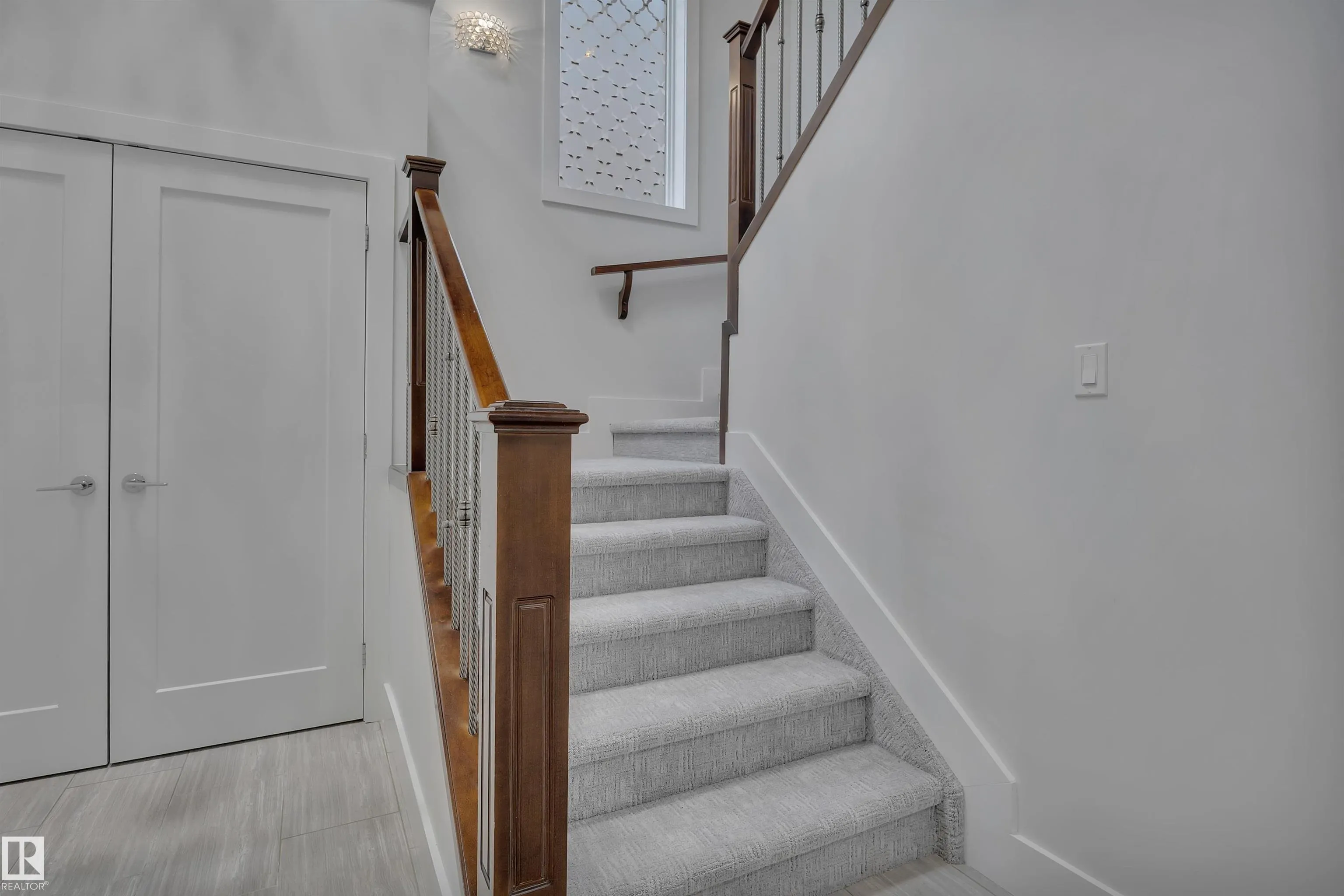 1024 ARMITAGE Crescent