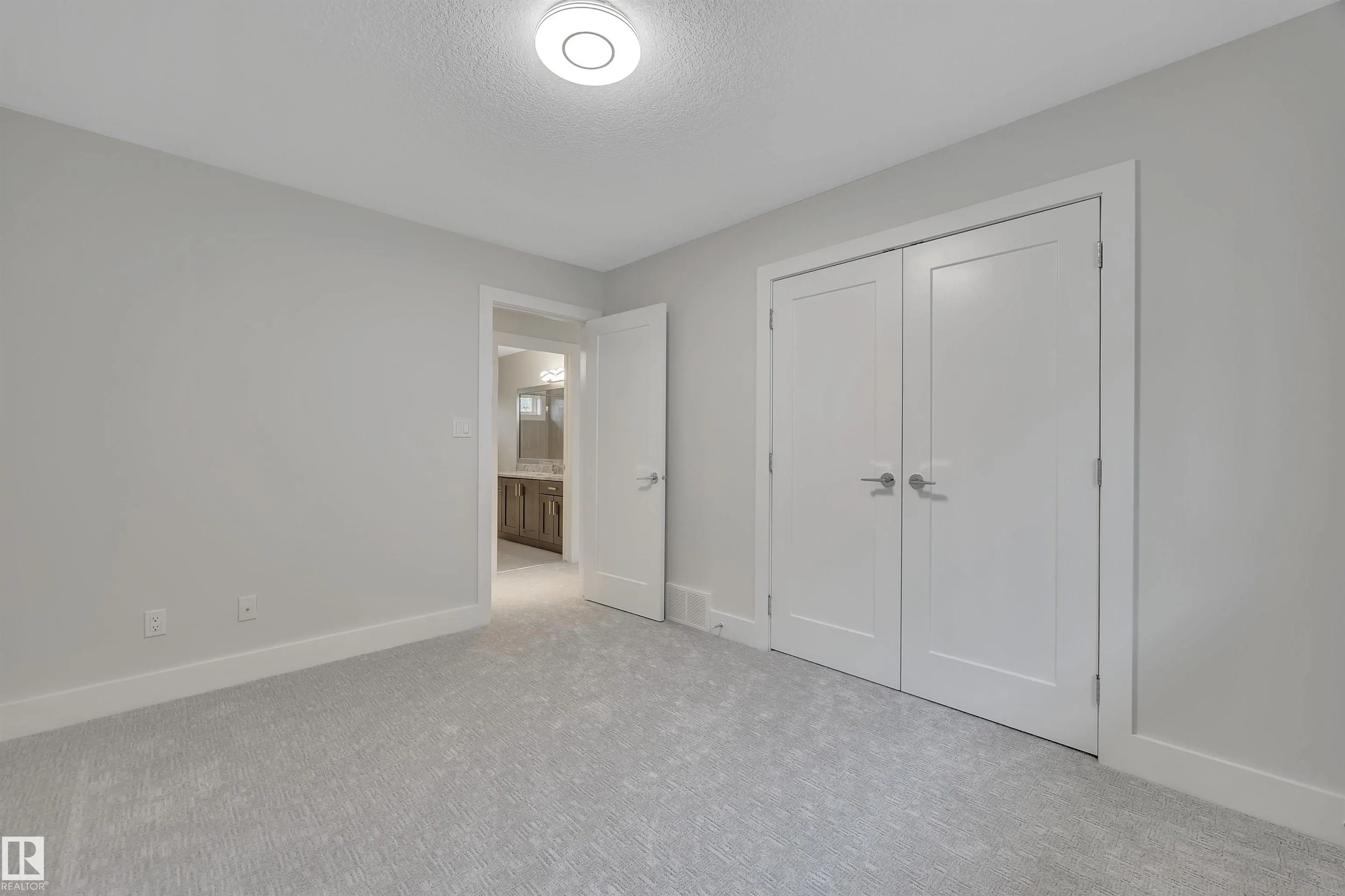 1024 ARMITAGE Crescent
