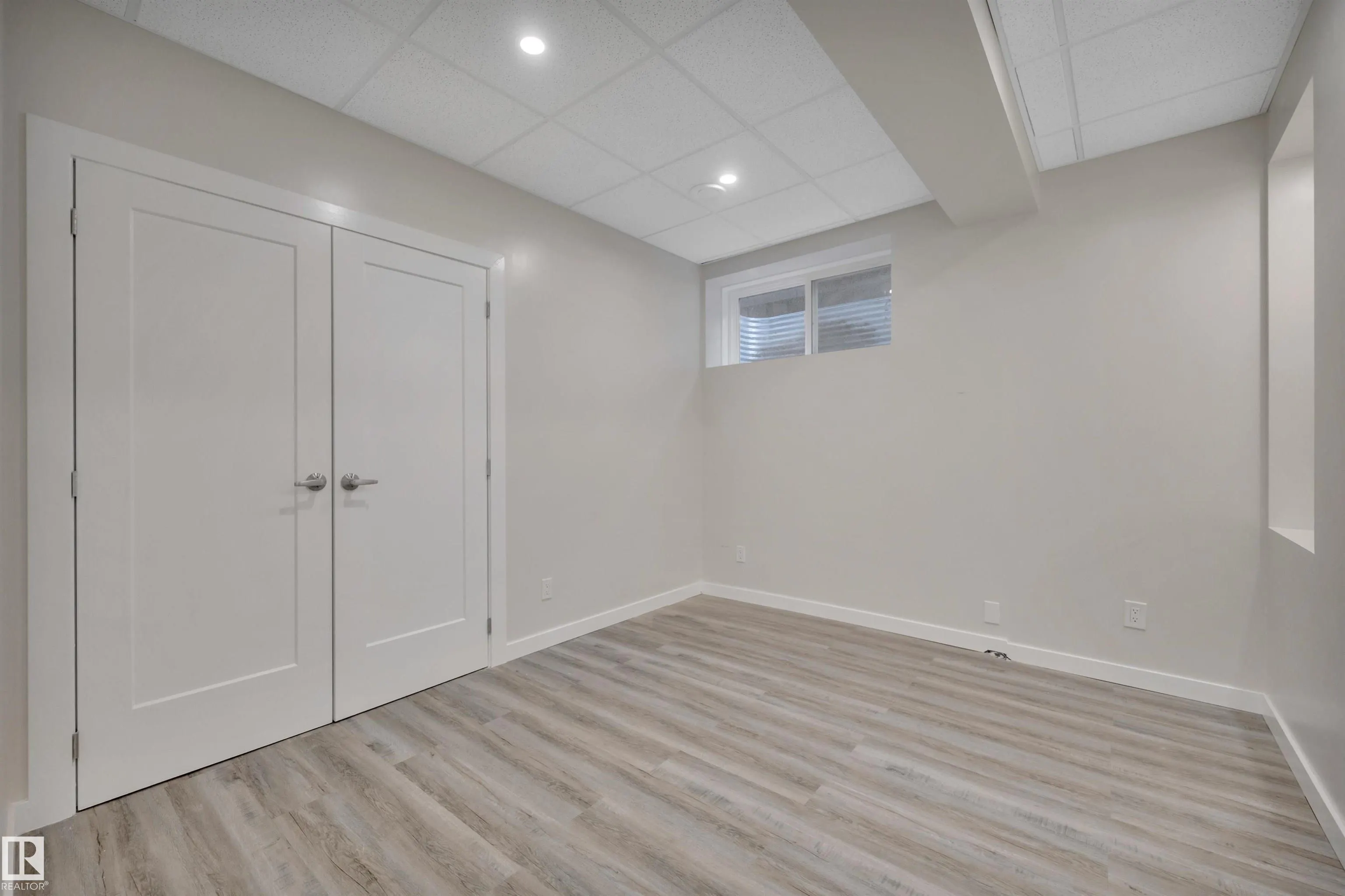 1024 ARMITAGE Crescent