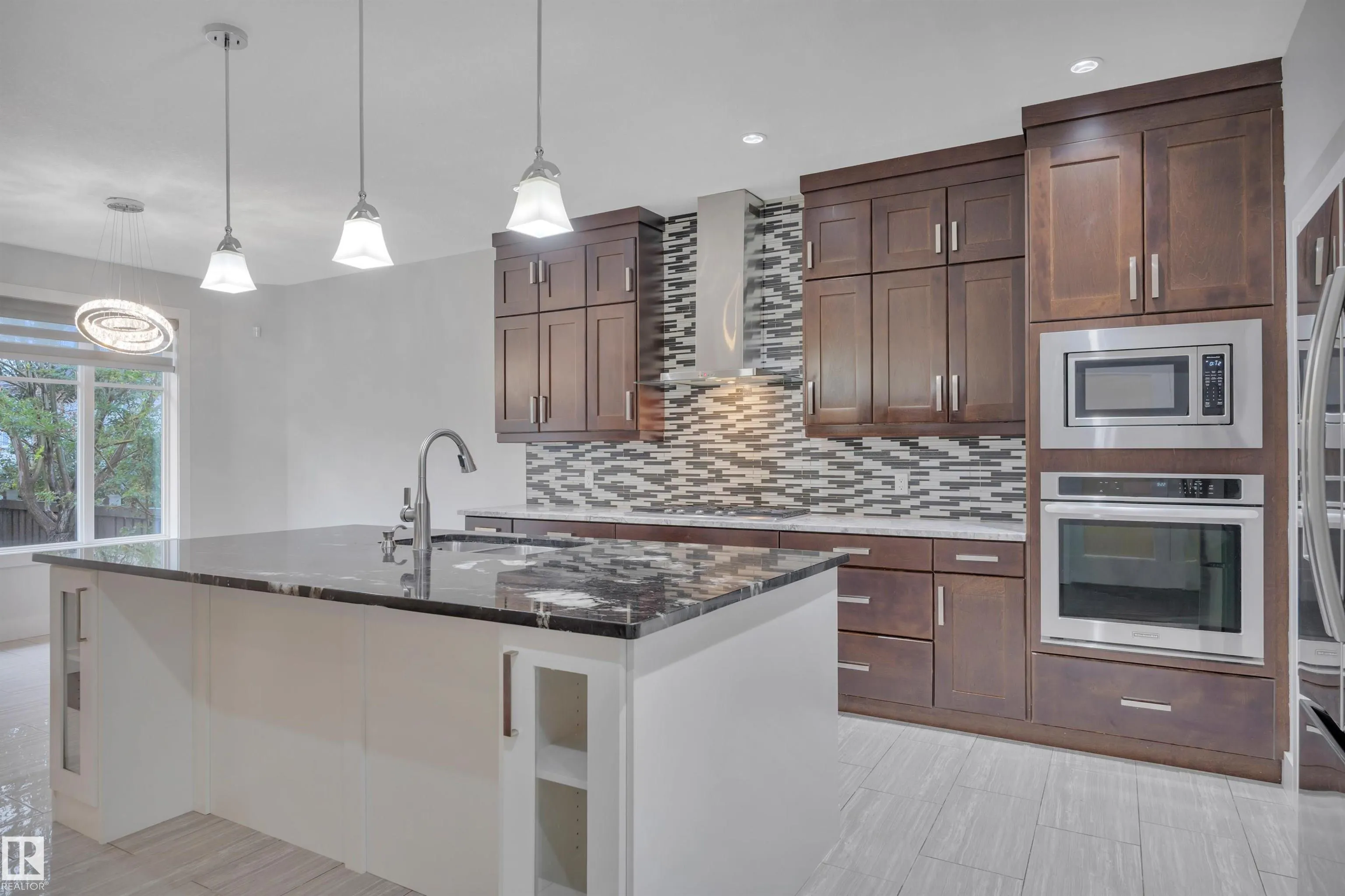 1024 ARMITAGE Crescent