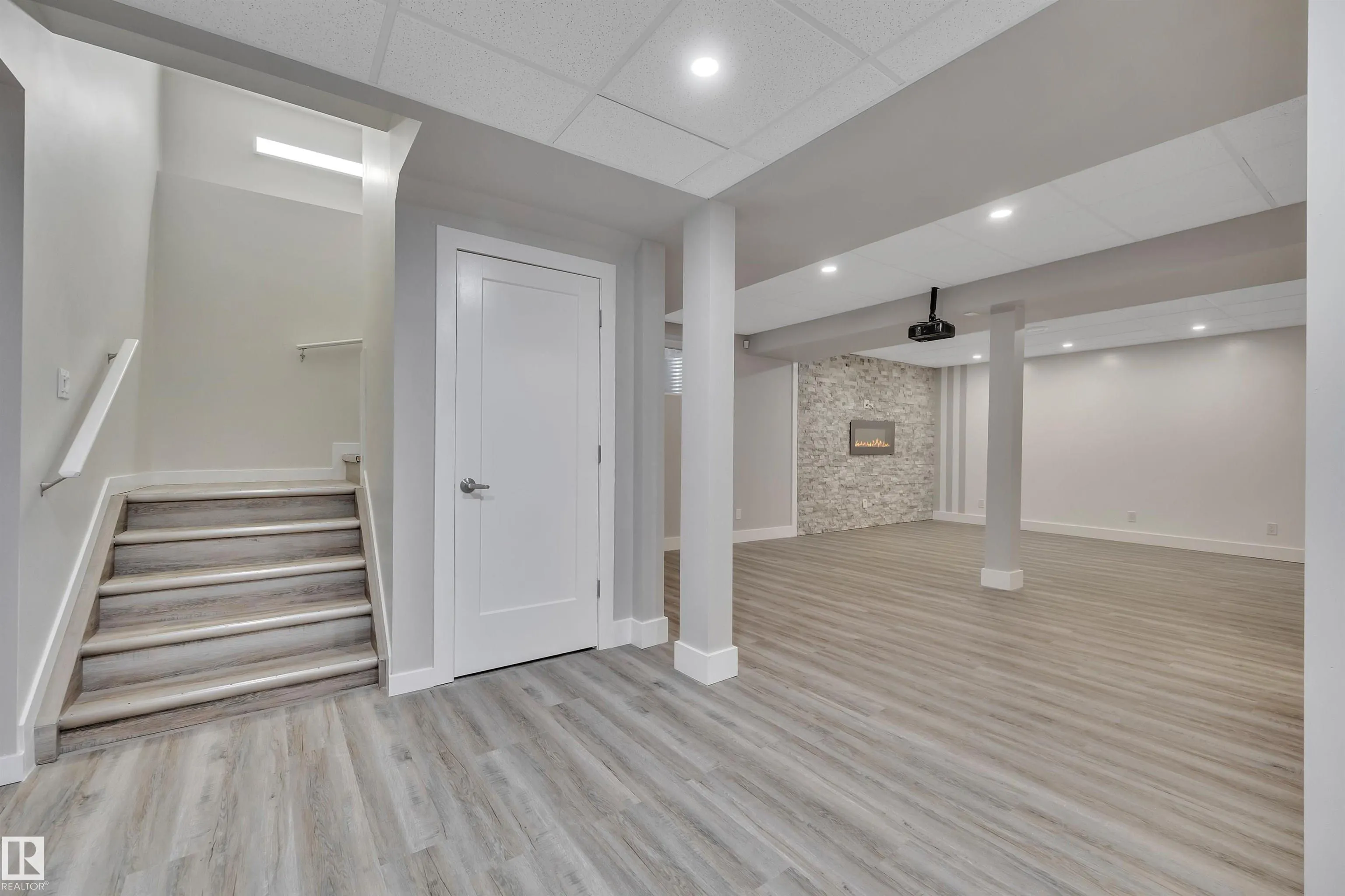 1024 ARMITAGE Crescent