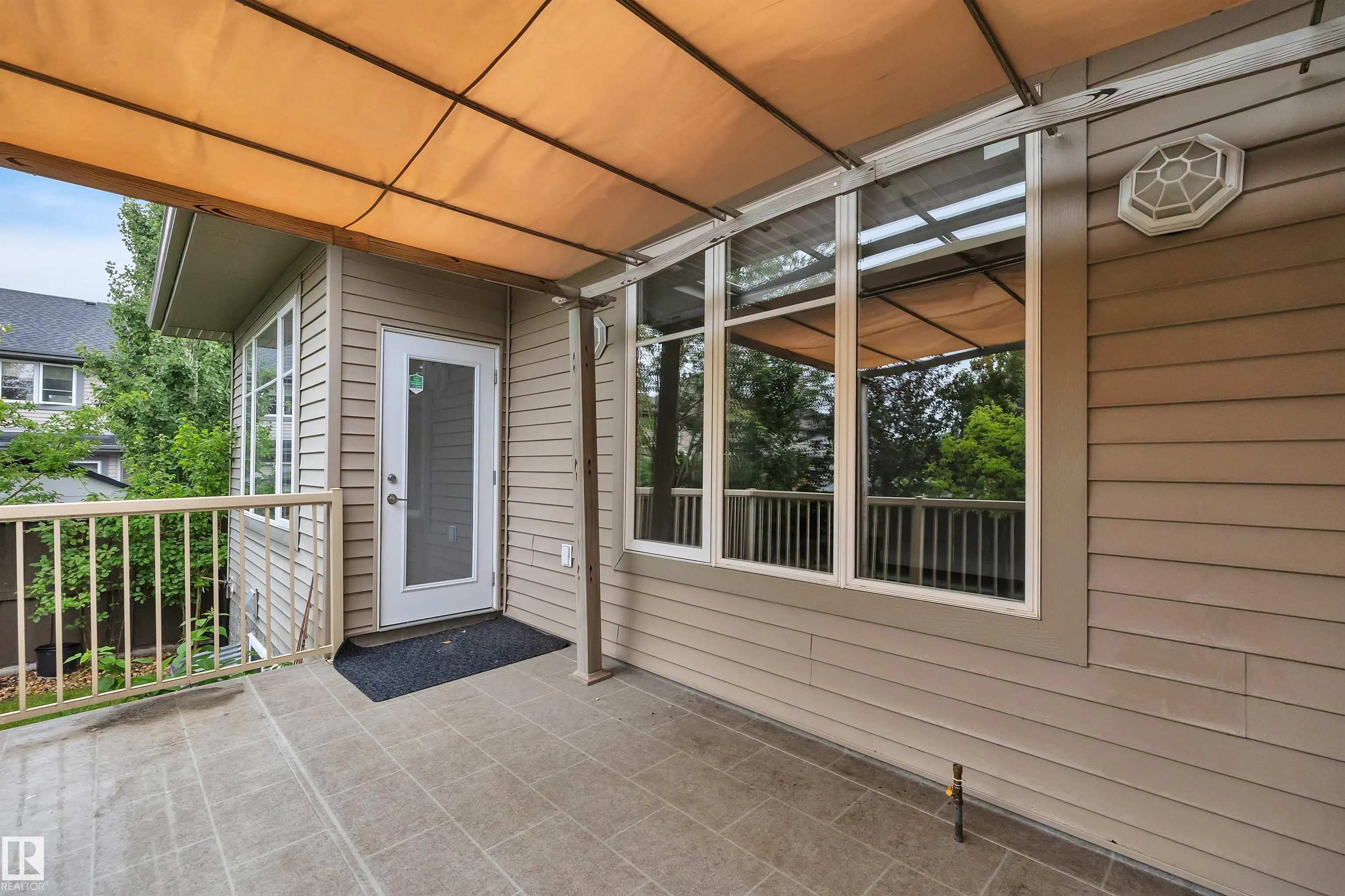 1024 ARMITAGE Crescent