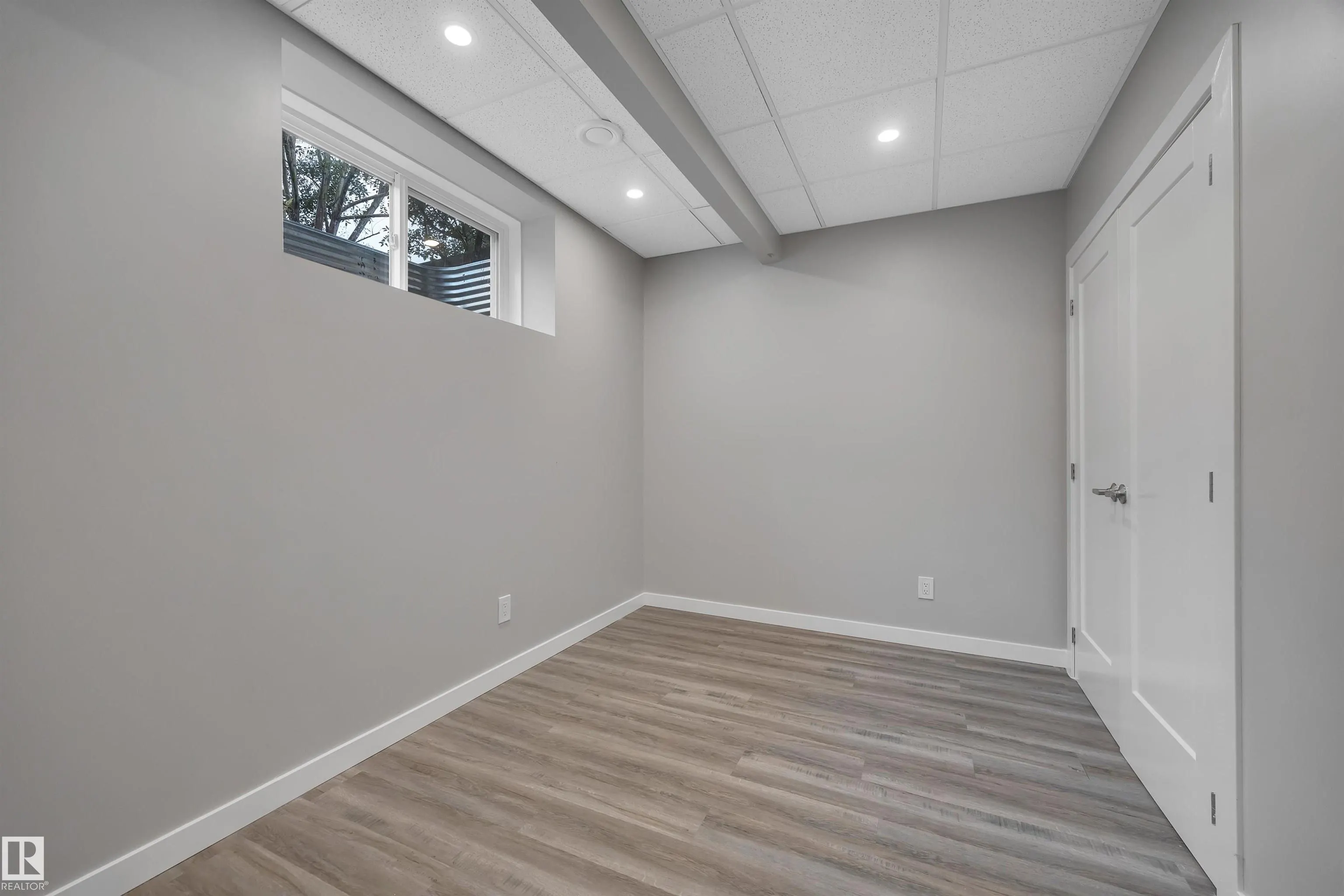 1024 ARMITAGE Crescent