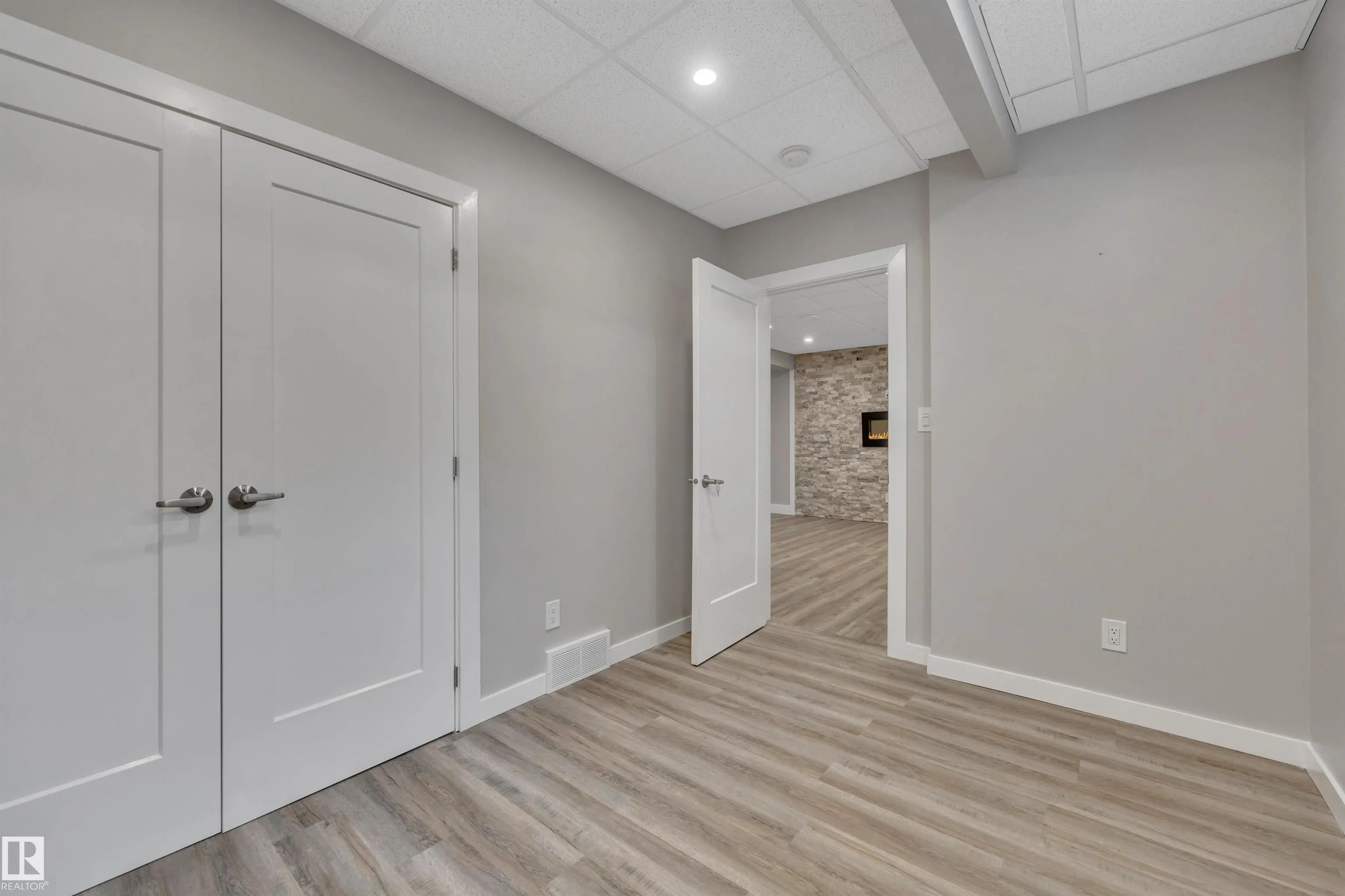 1024 ARMITAGE Crescent