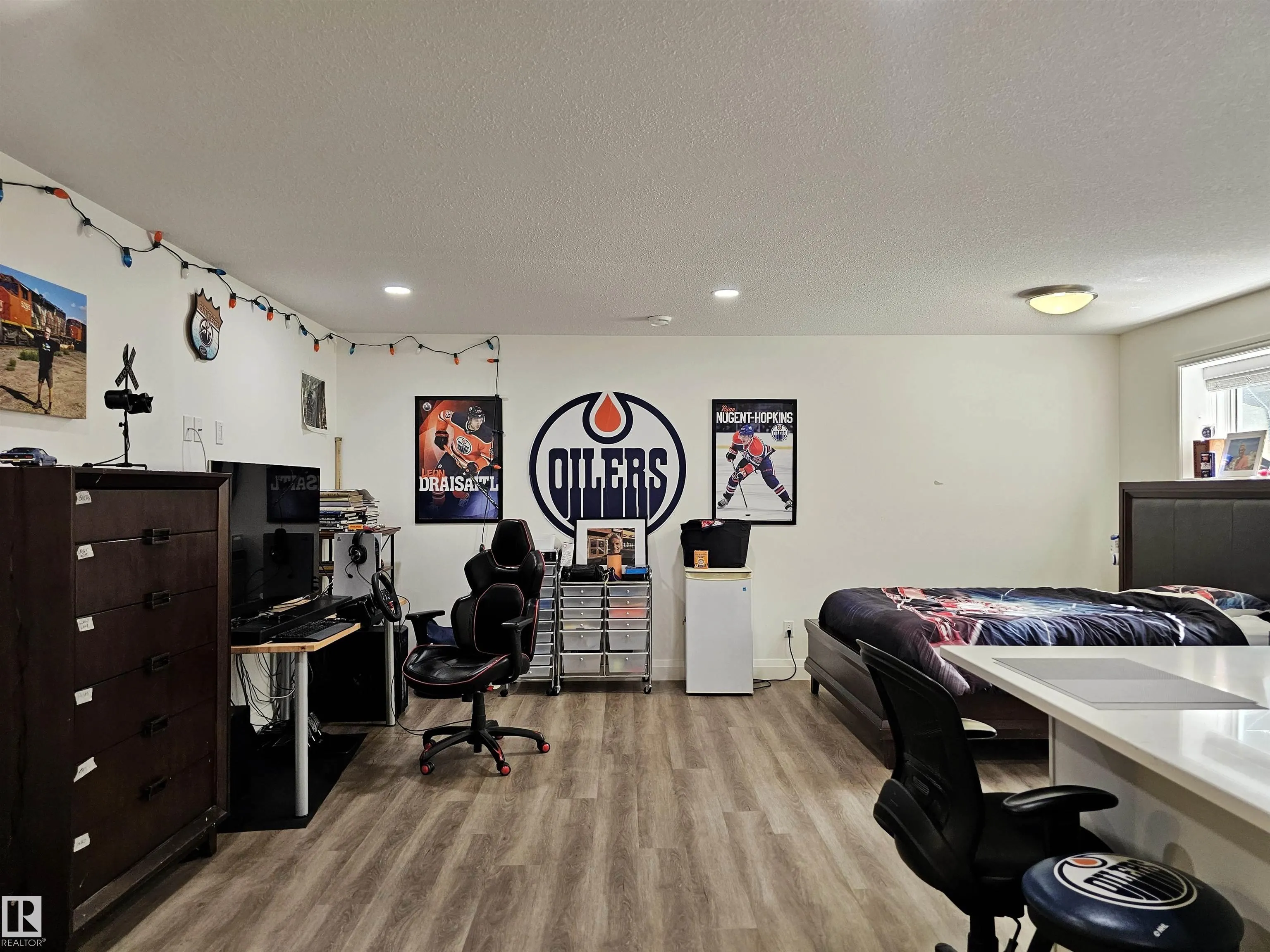40 LADEROUTE Place