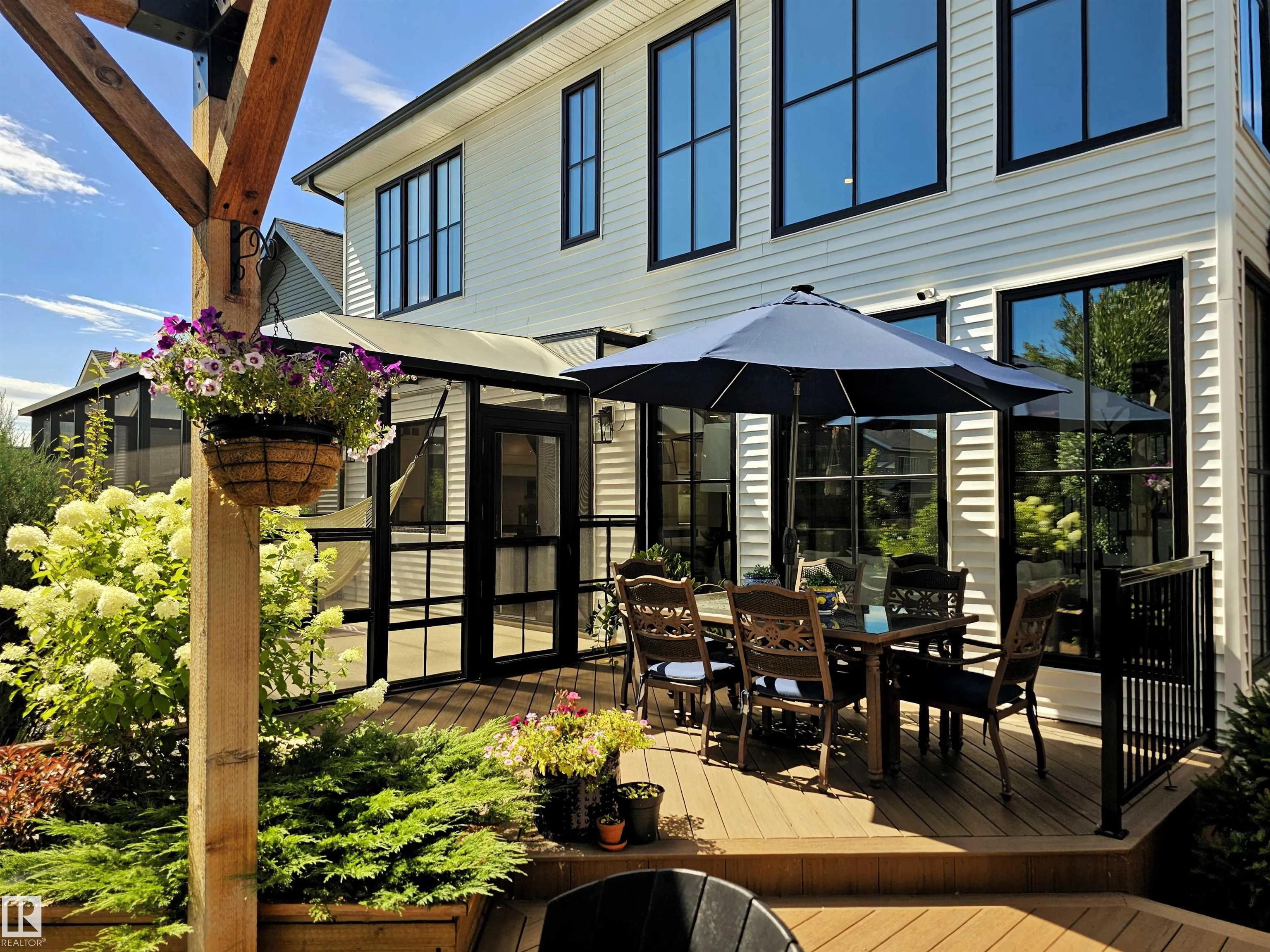 40 LADEROUTE Place