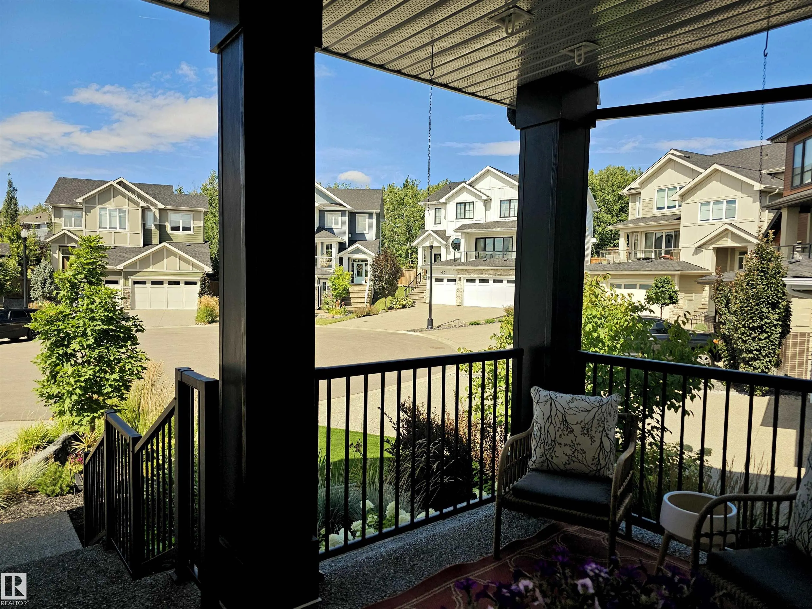 40 LADEROUTE Place