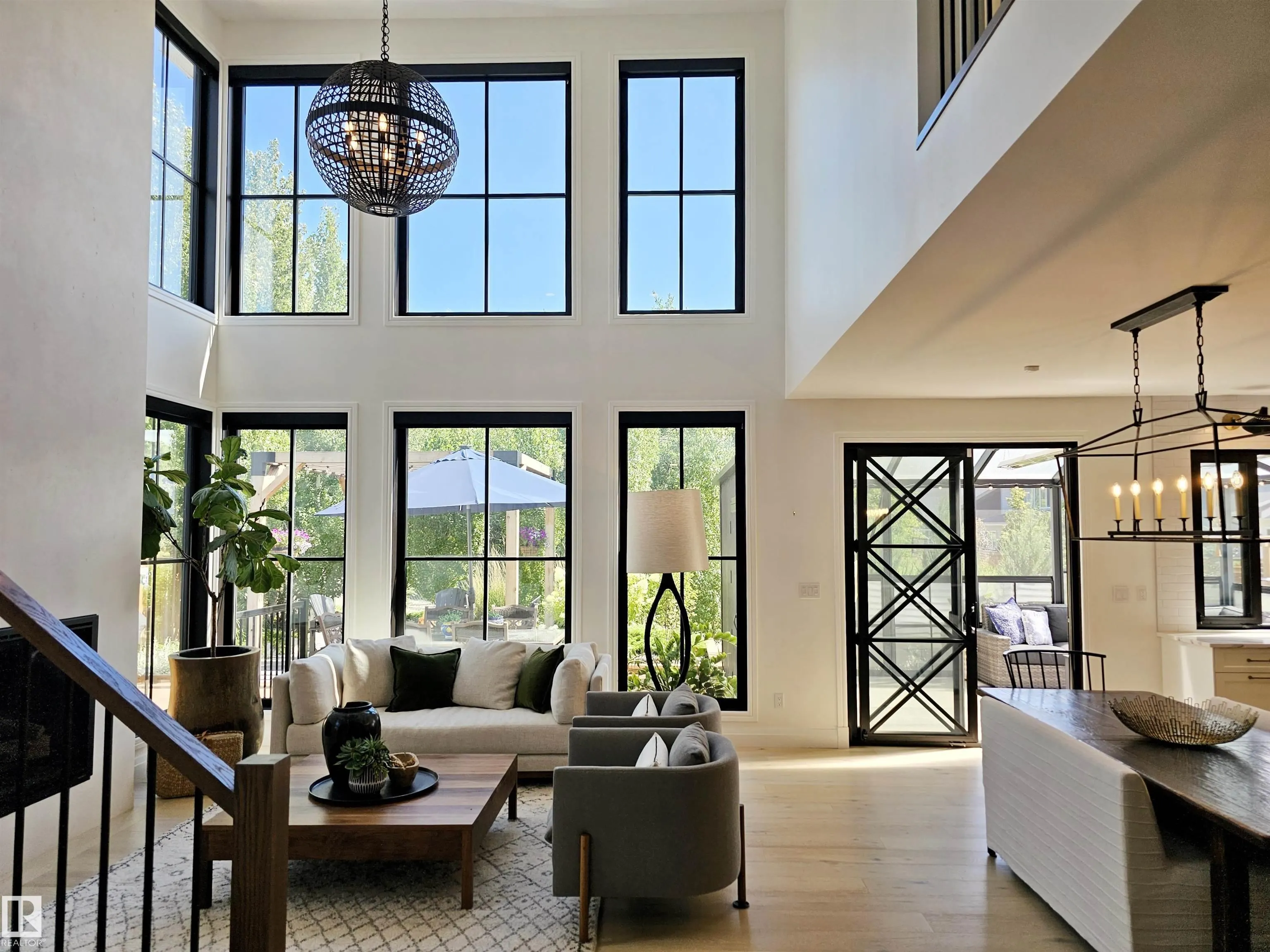 40 LADEROUTE Place