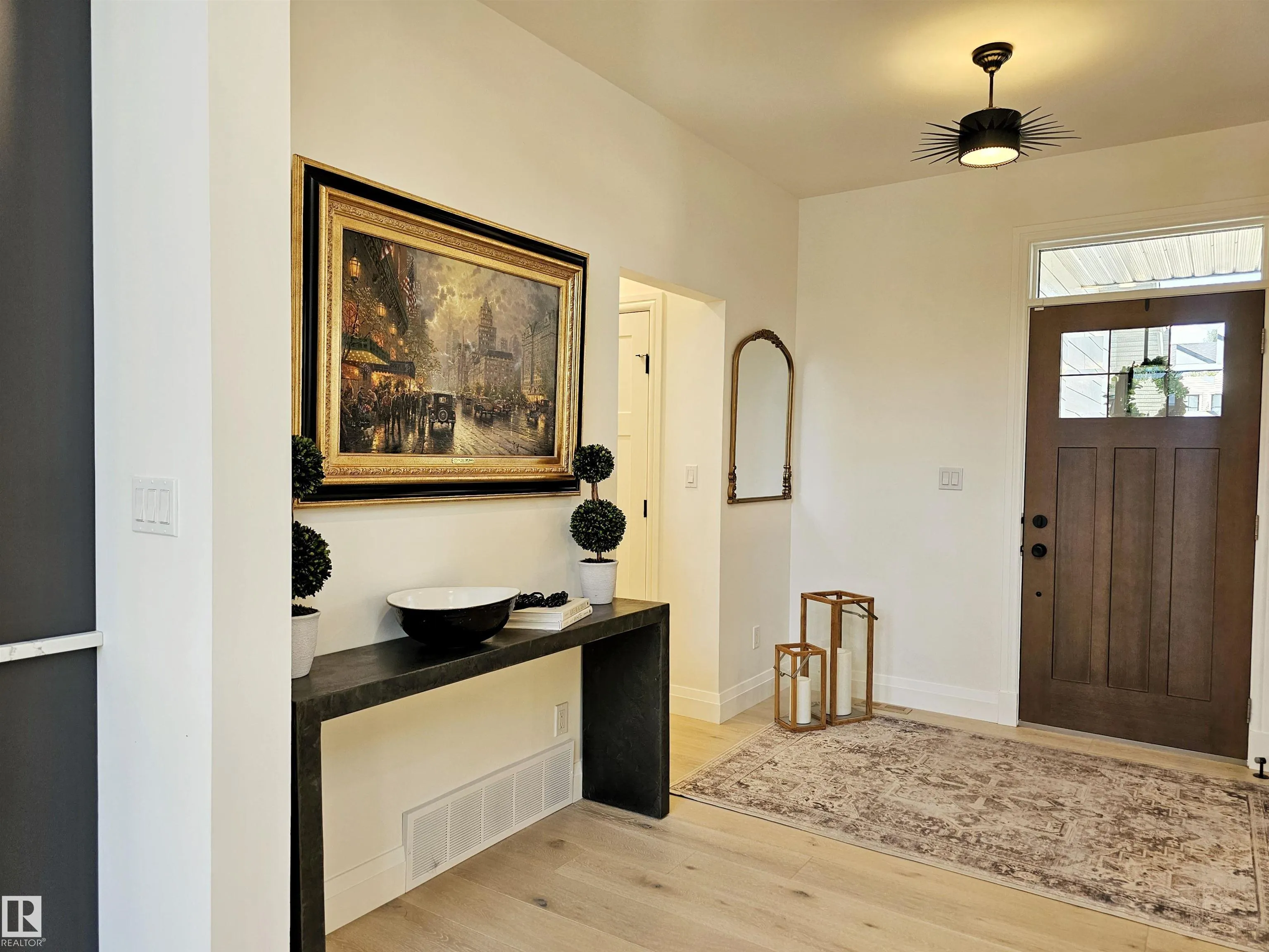 40 LADEROUTE Place