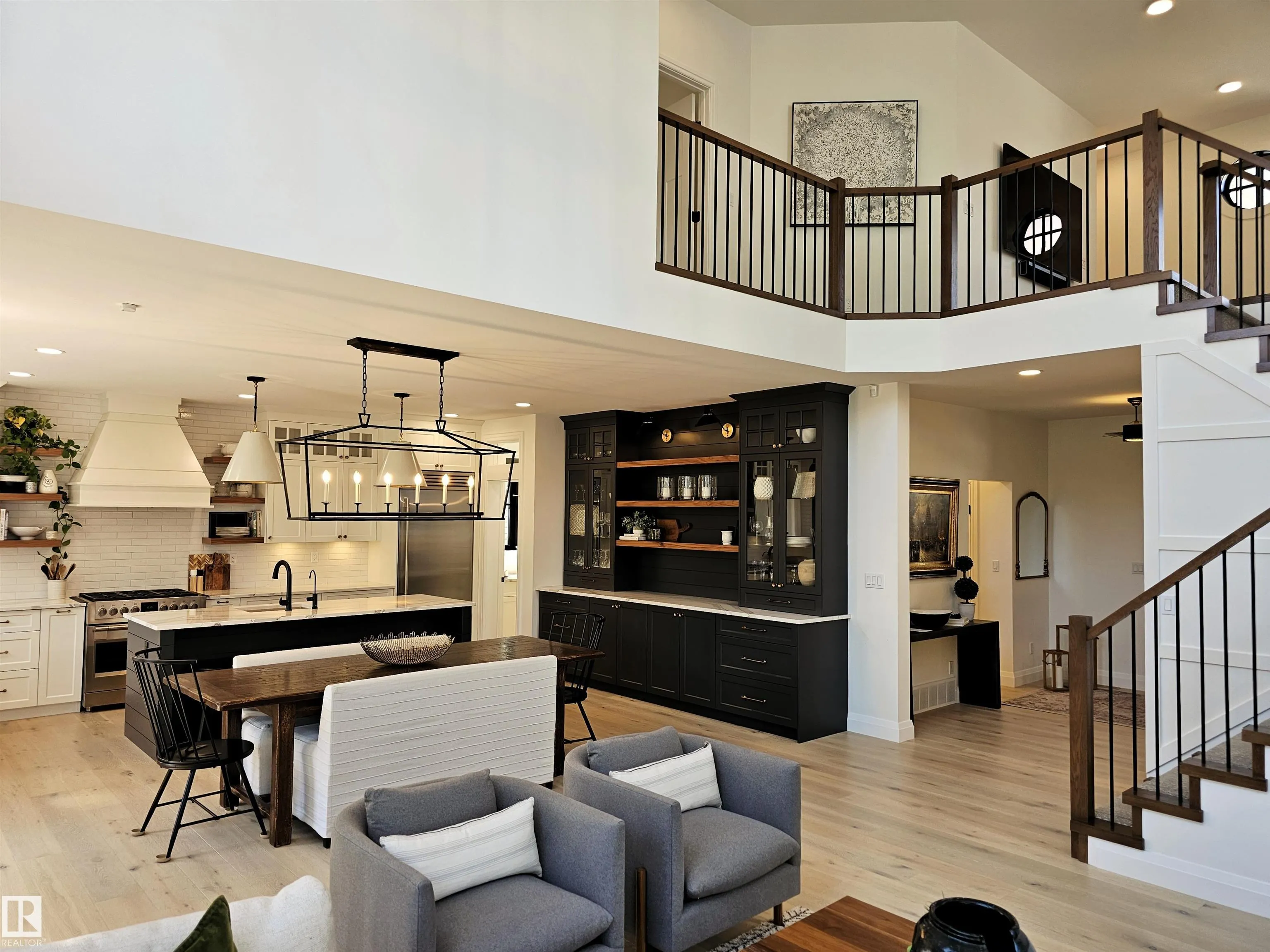 40 LADEROUTE Place