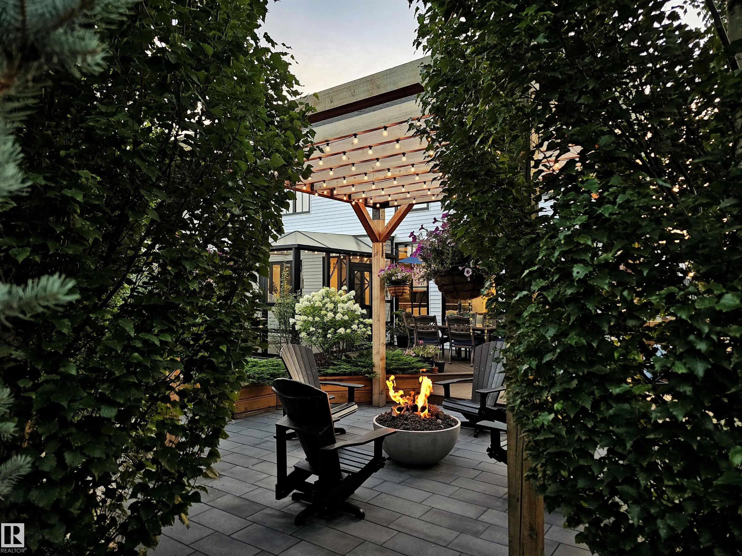 40 LADEROUTE Place