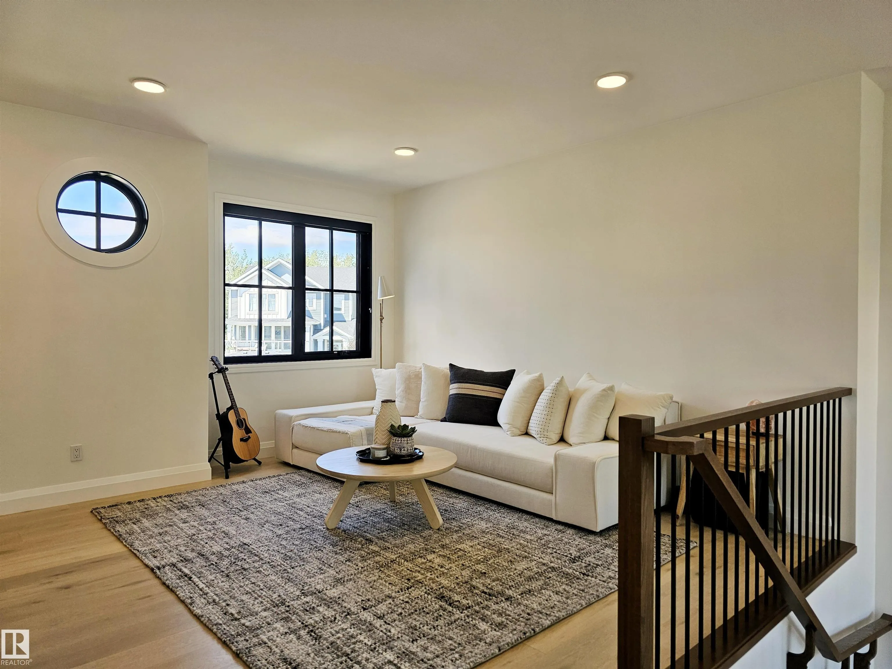 40 LADEROUTE Place