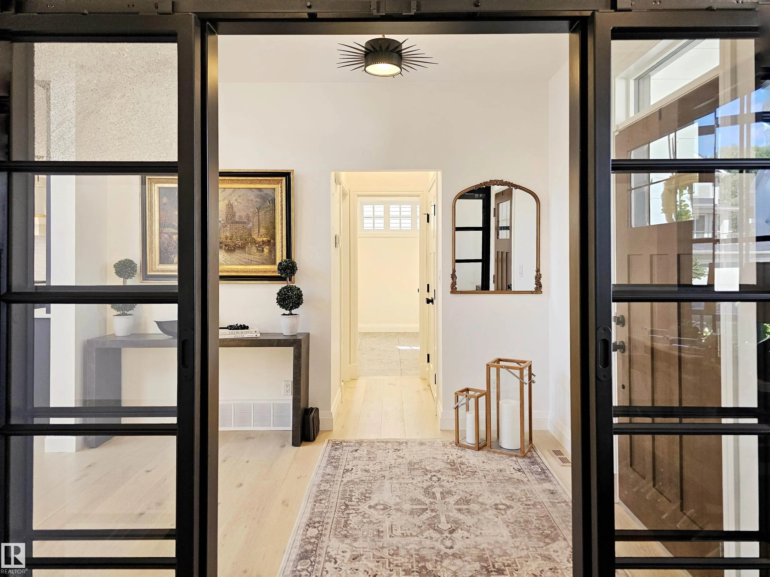 40 LADEROUTE Place