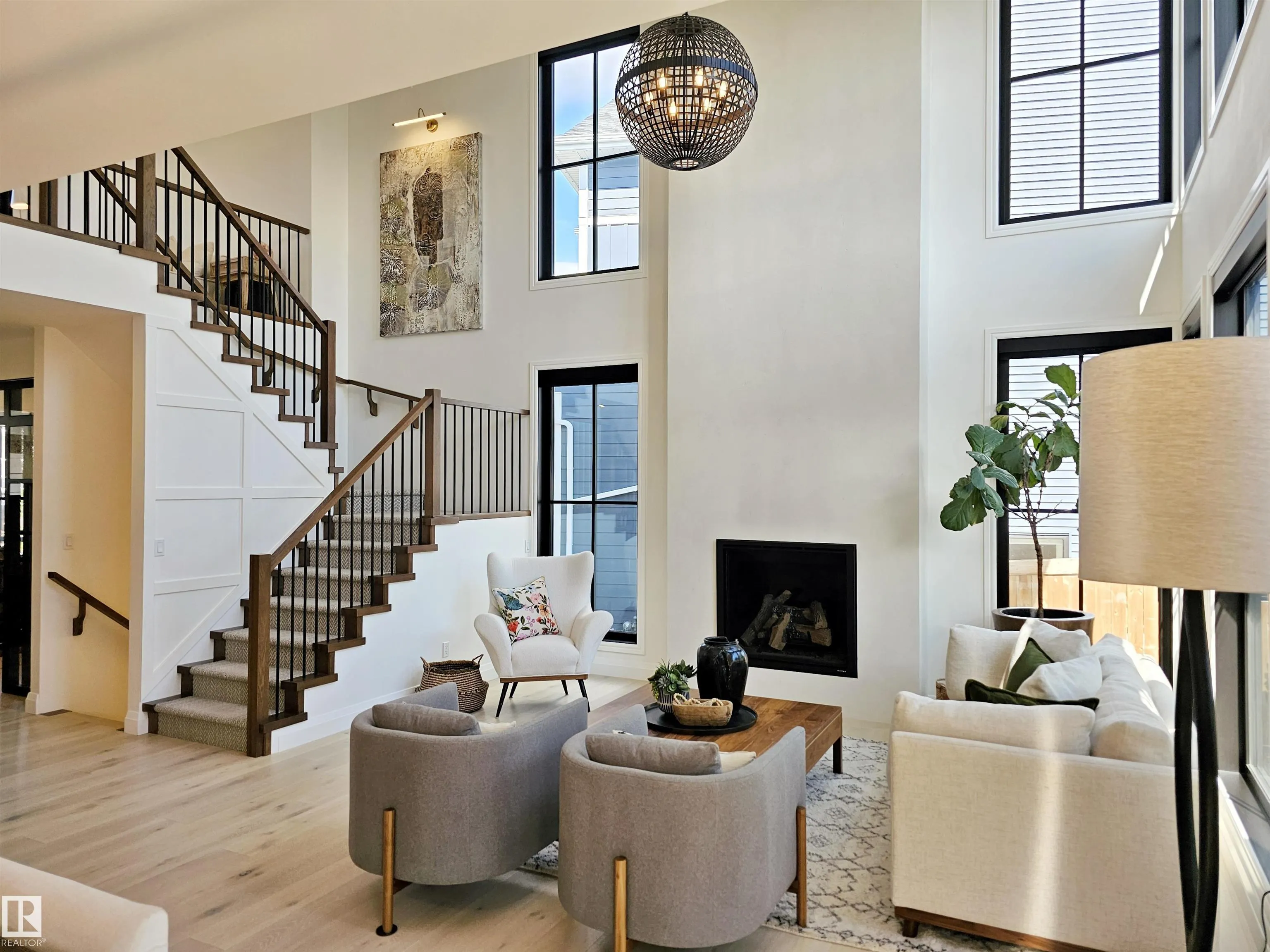 40 LADEROUTE Place