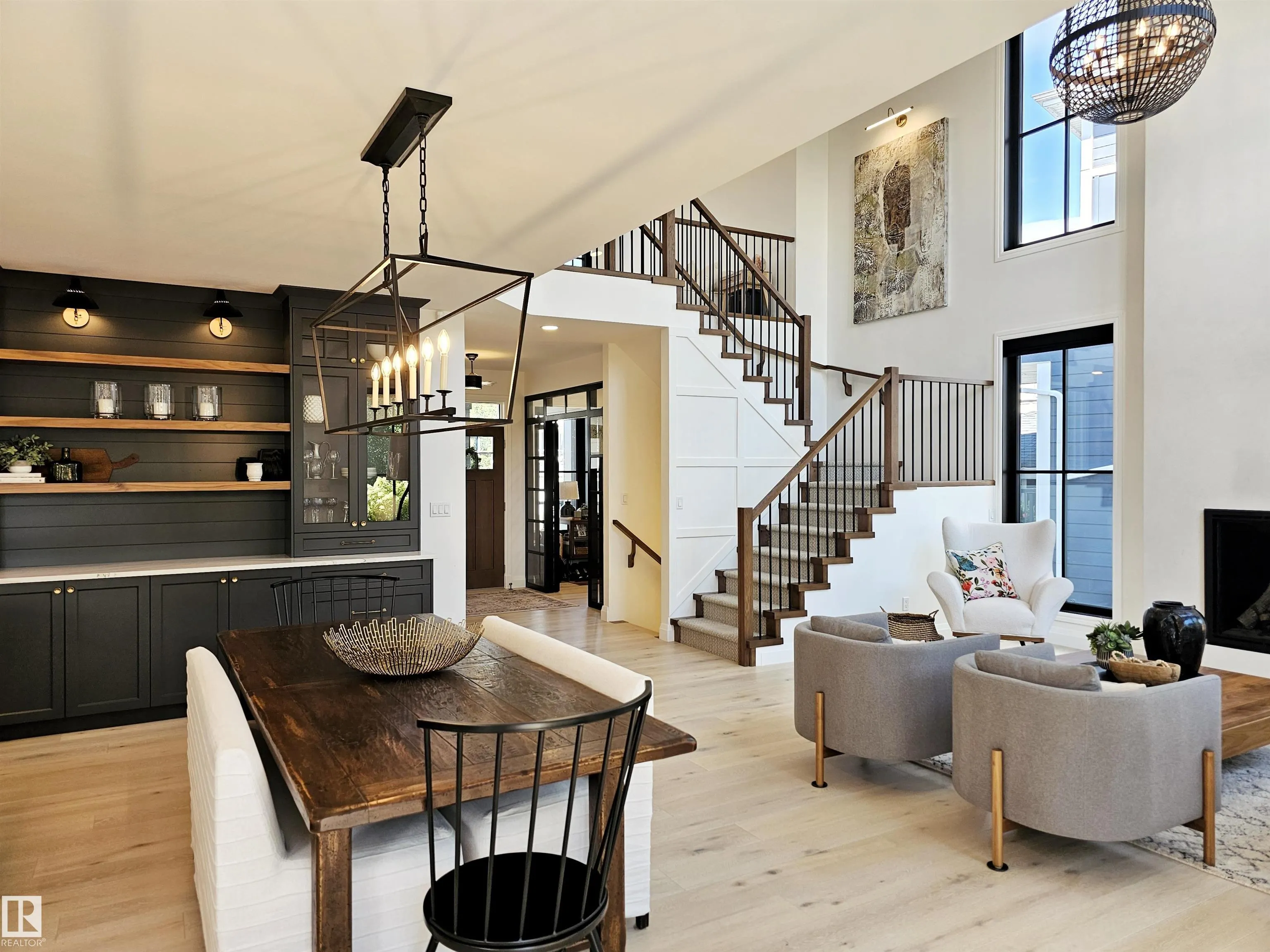 40 LADEROUTE Place