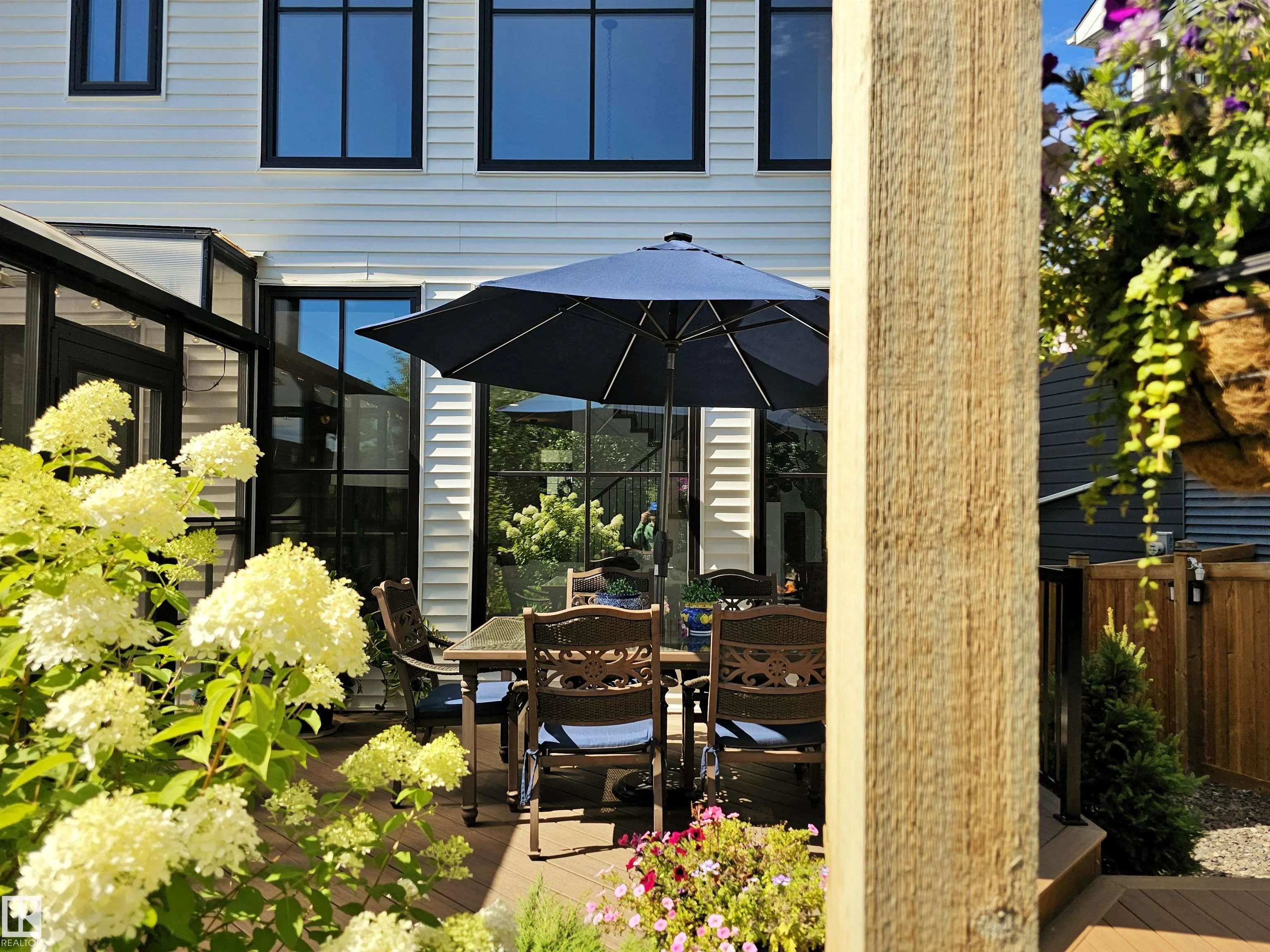 40 LADEROUTE Place