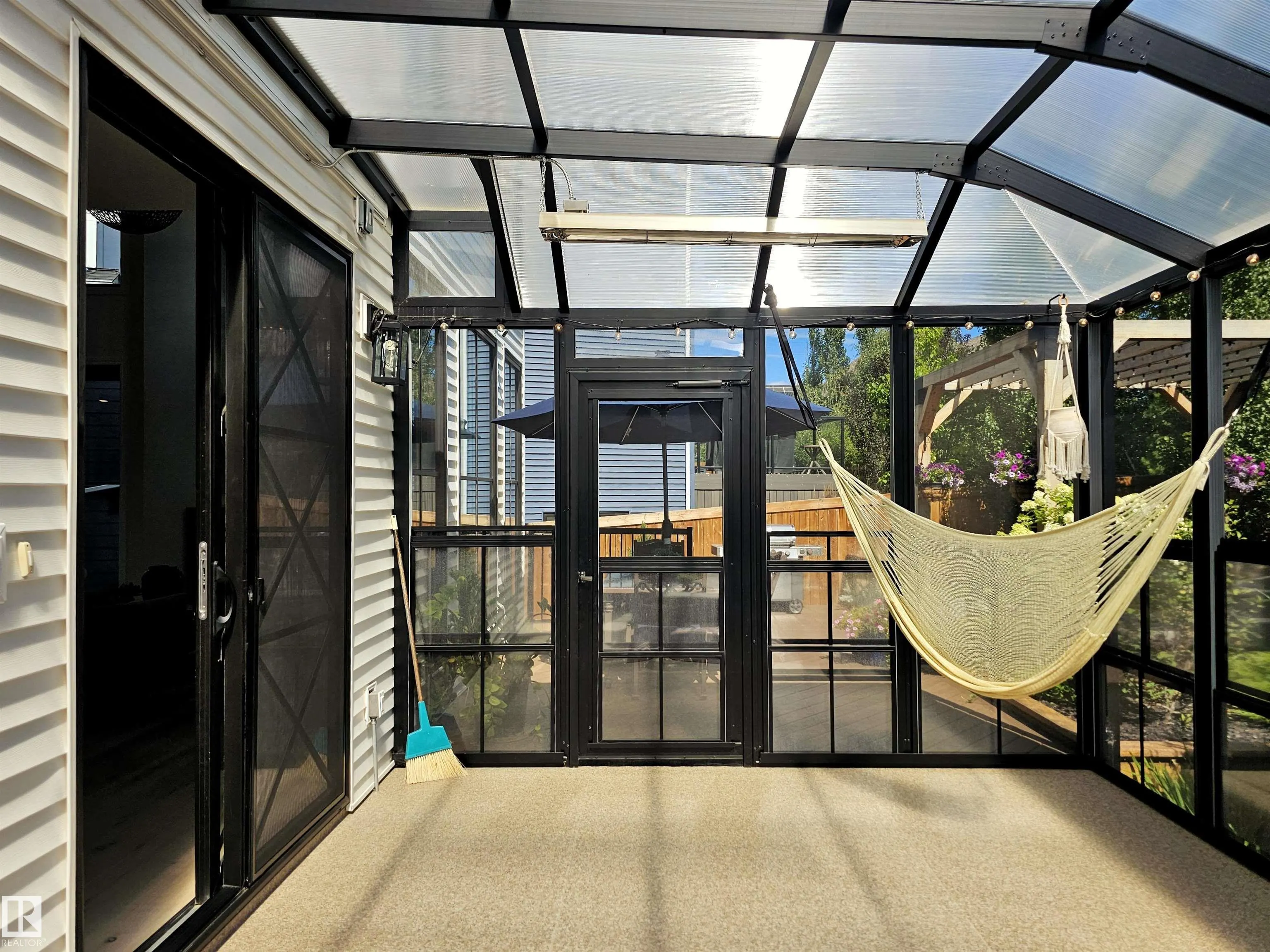 40 LADEROUTE Place