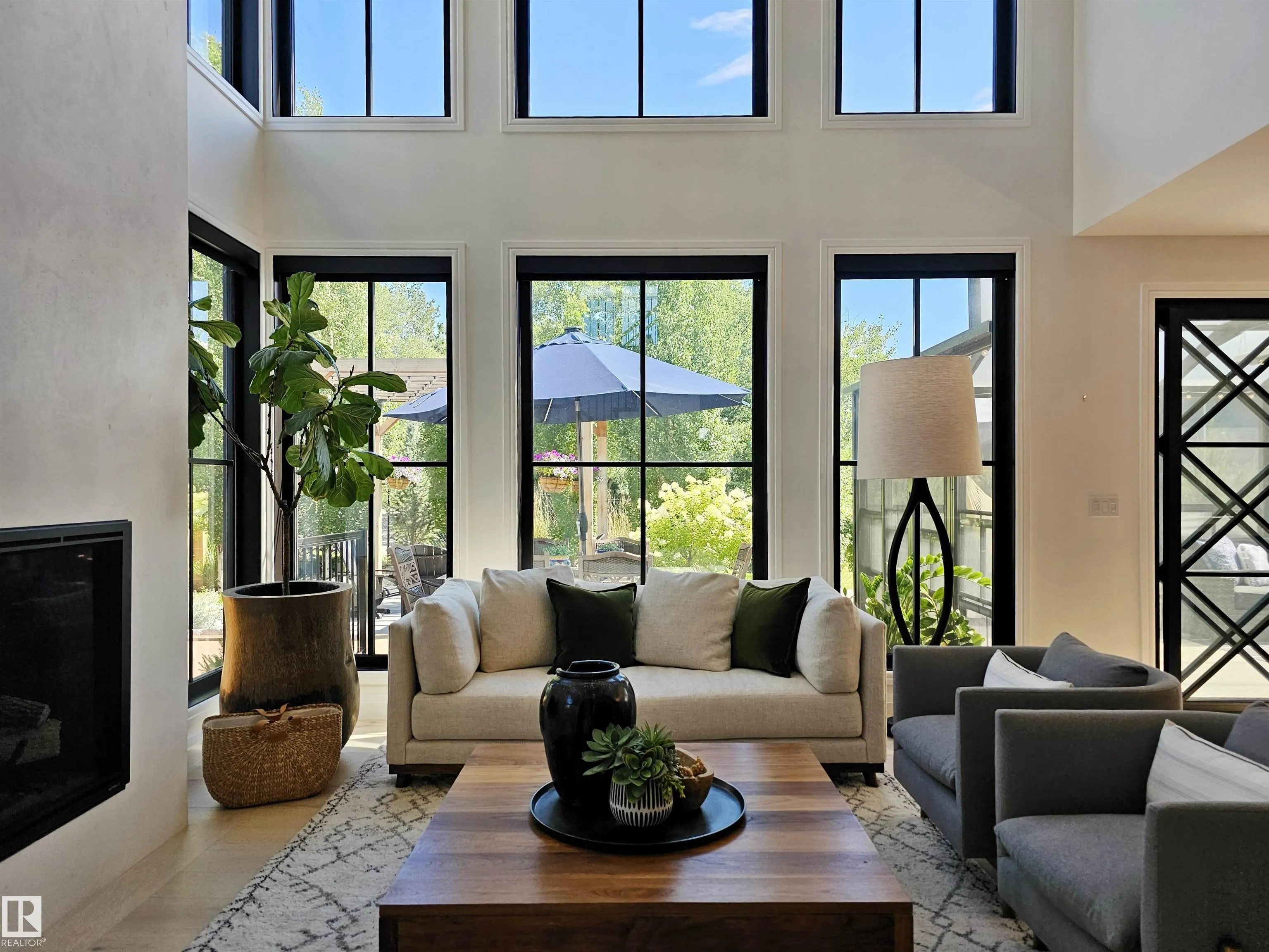 40 LADEROUTE Place