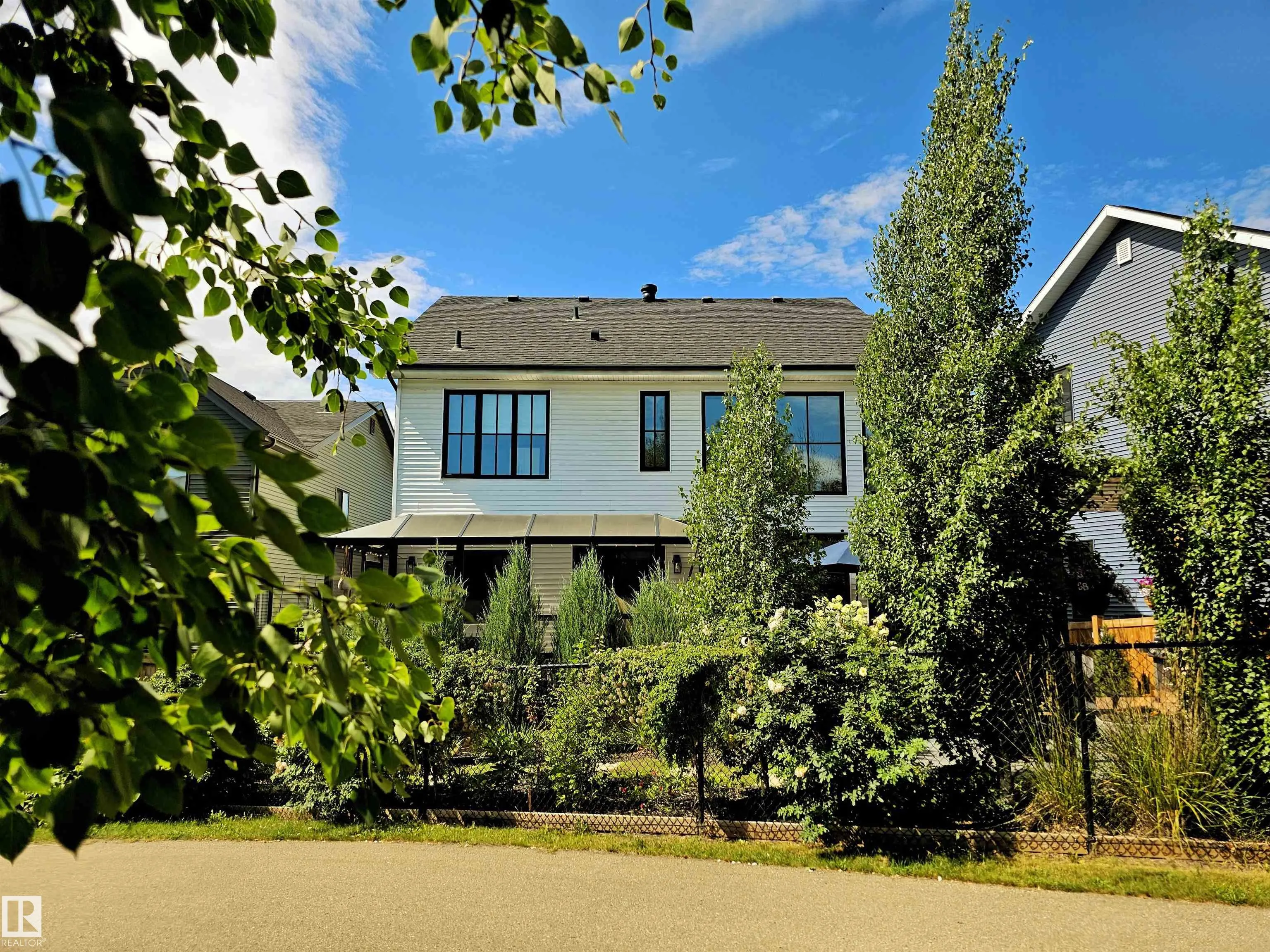 40 LADEROUTE Place